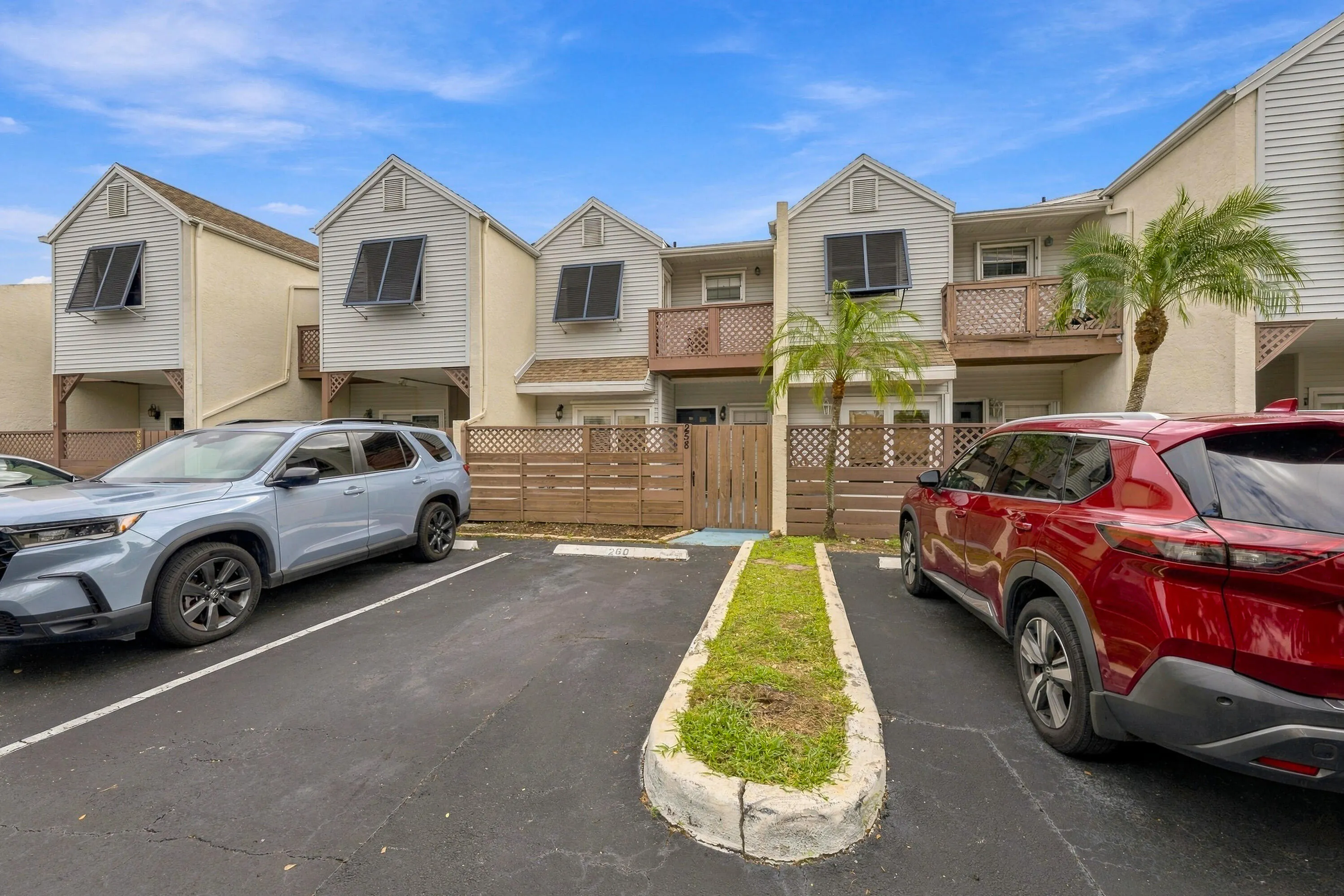 258 W HEMINGWAY Circle