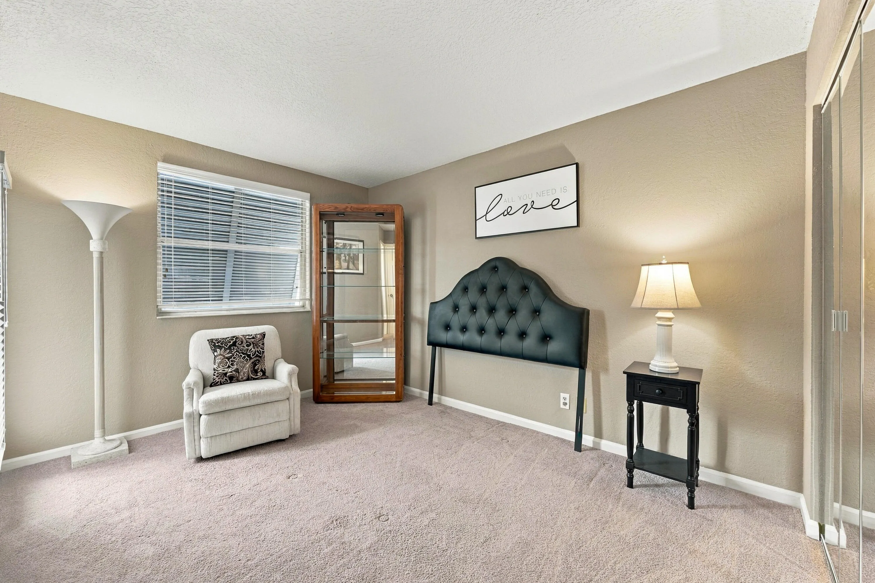 258 W HEMINGWAY Circle