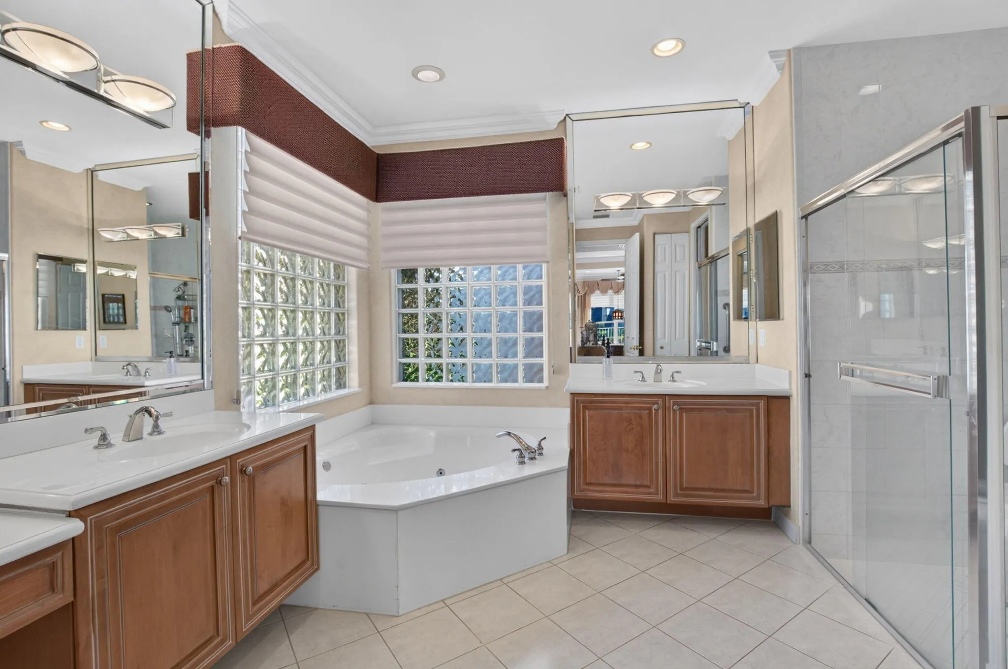 7657 ROYALE RIVER Lane