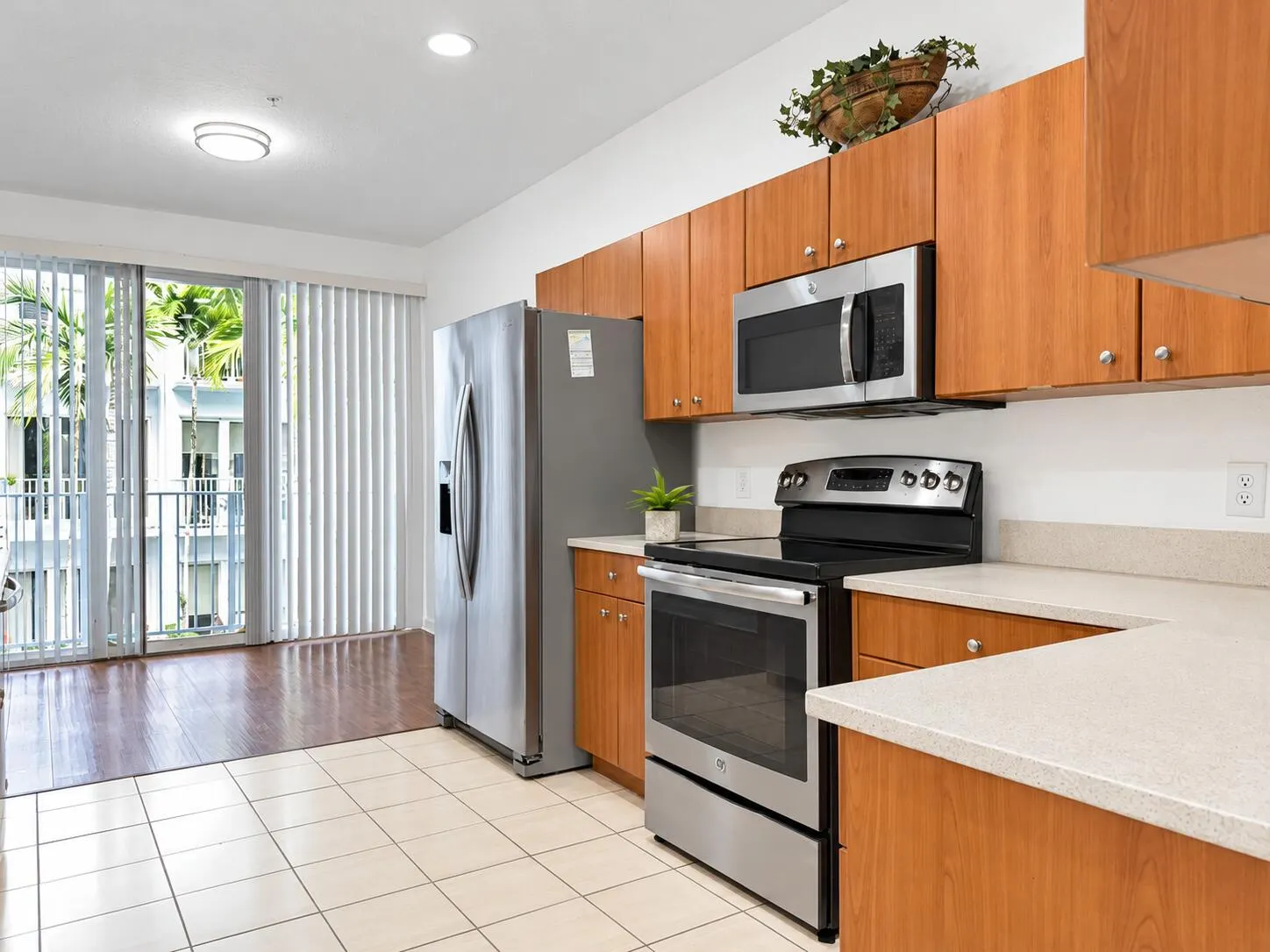 2725 NE 8TH Avenue #112