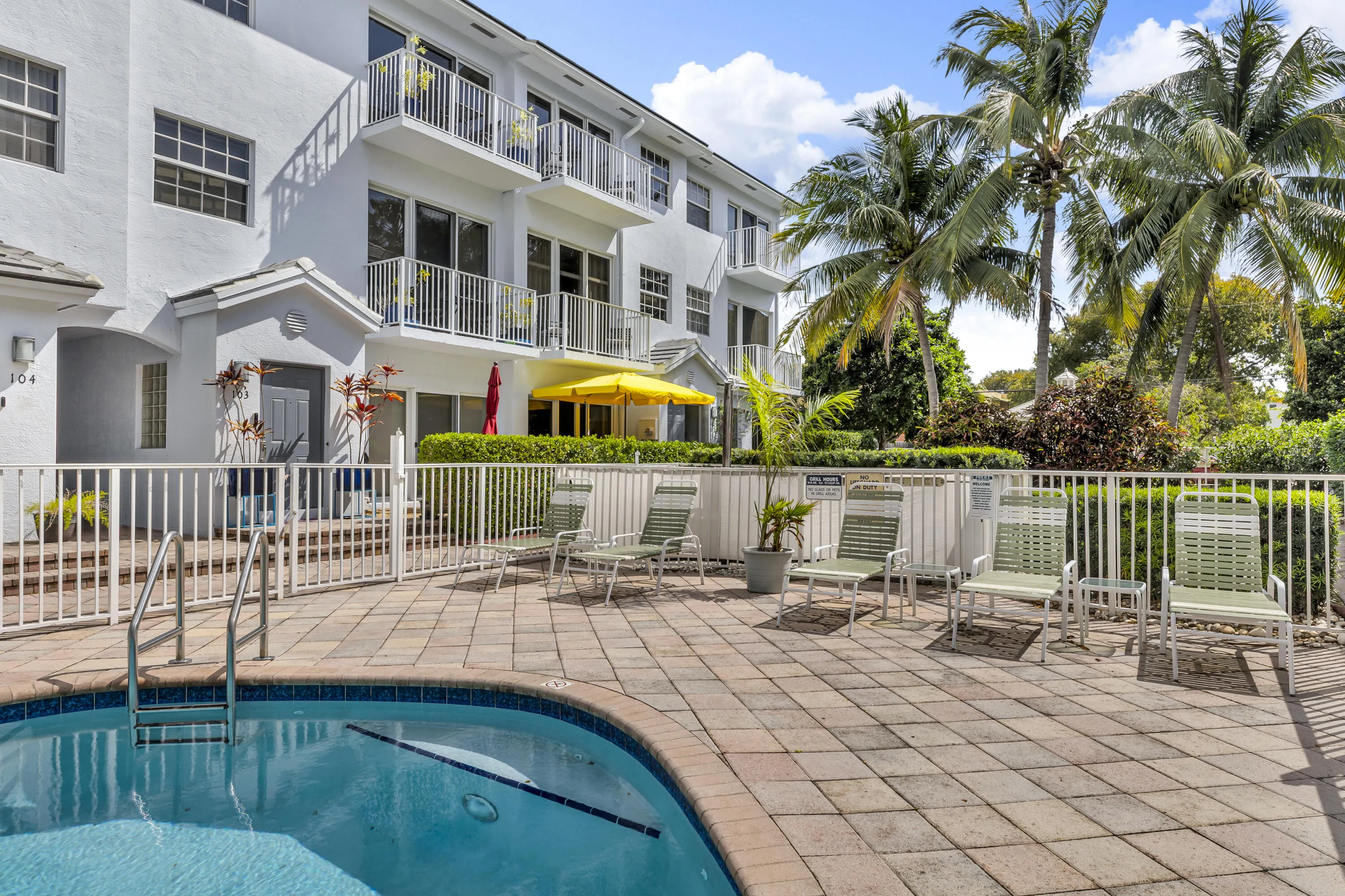 2725 NE 8TH Avenue #112