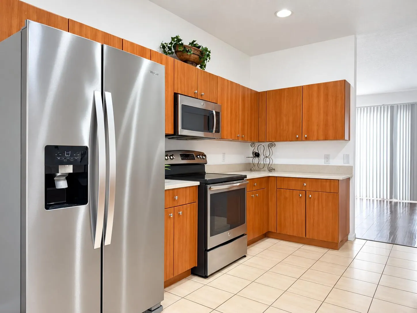 2725 NE 8TH Avenue #112