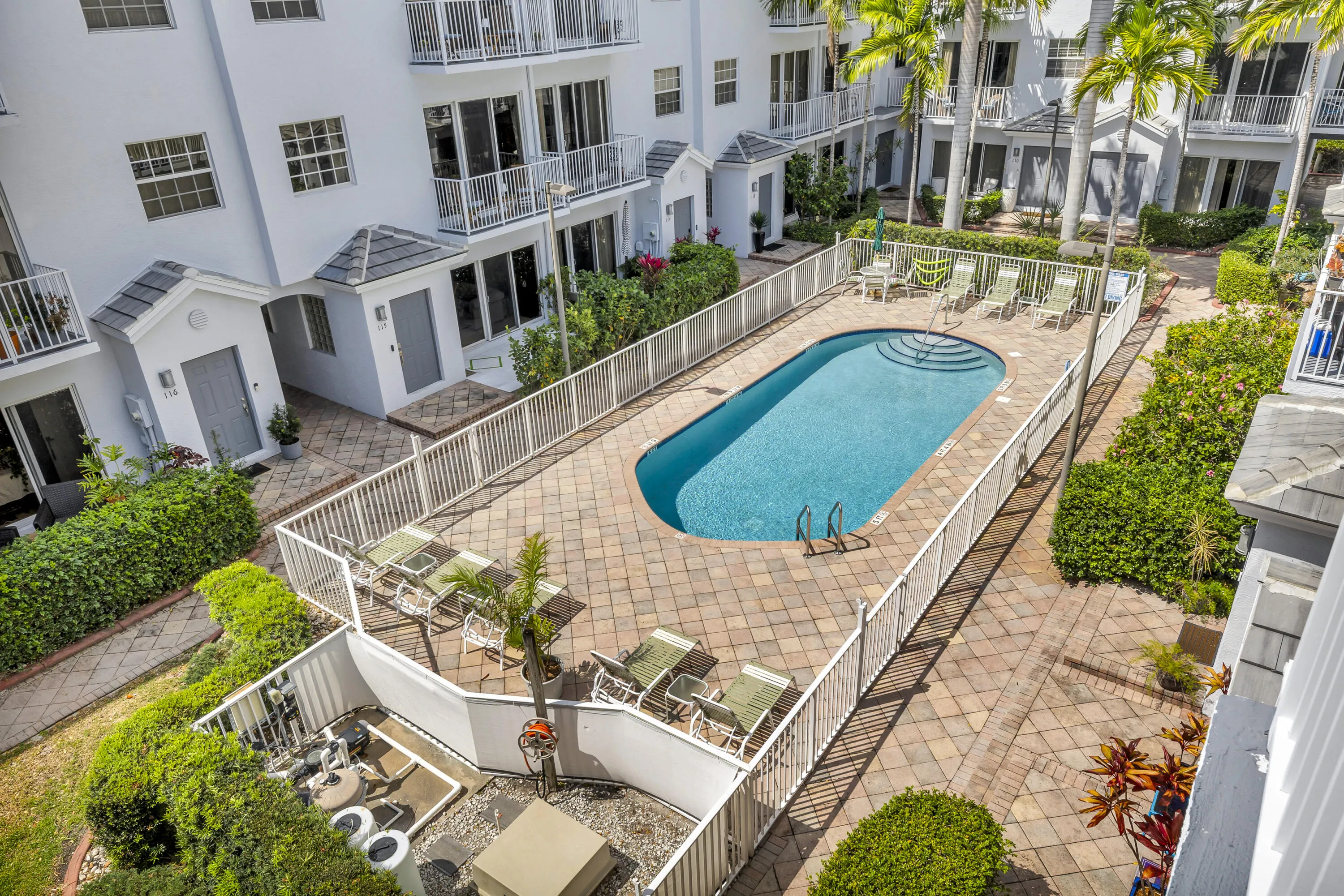 2725 NE 8TH Avenue #112