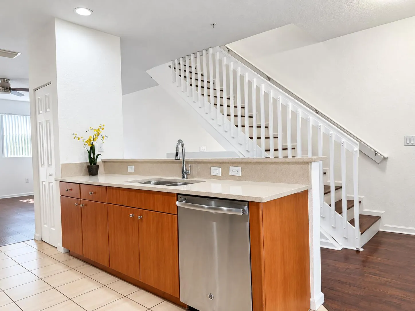 2725 NE 8TH Avenue #112