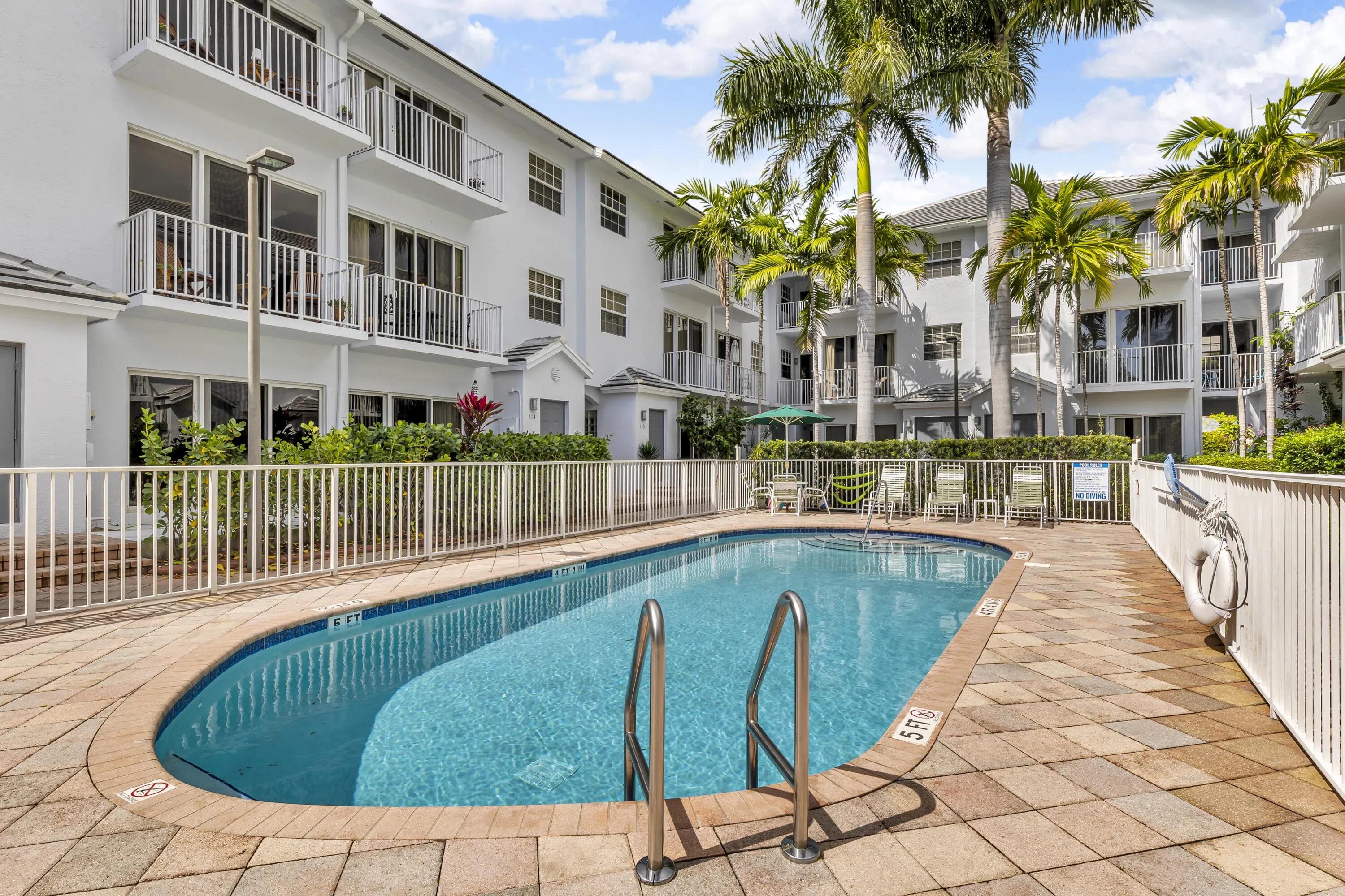 2725 NE 8TH Avenue #112