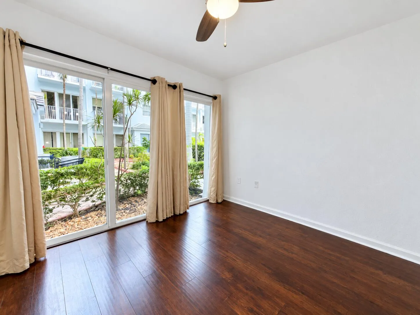2725 NE 8TH Avenue #112