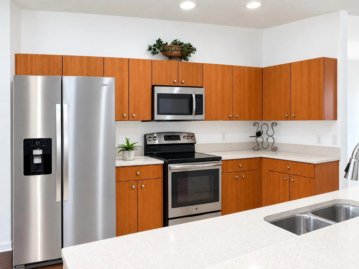 2725 NE 8TH Avenue #112