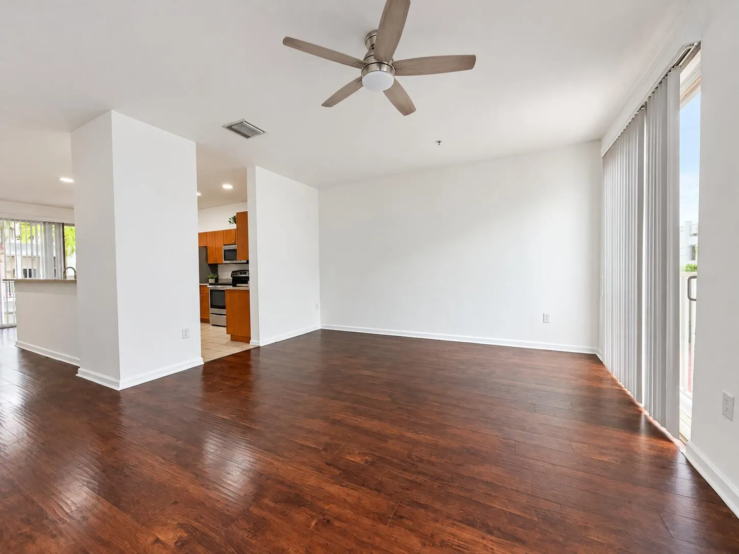 2725 NE 8TH Avenue #112