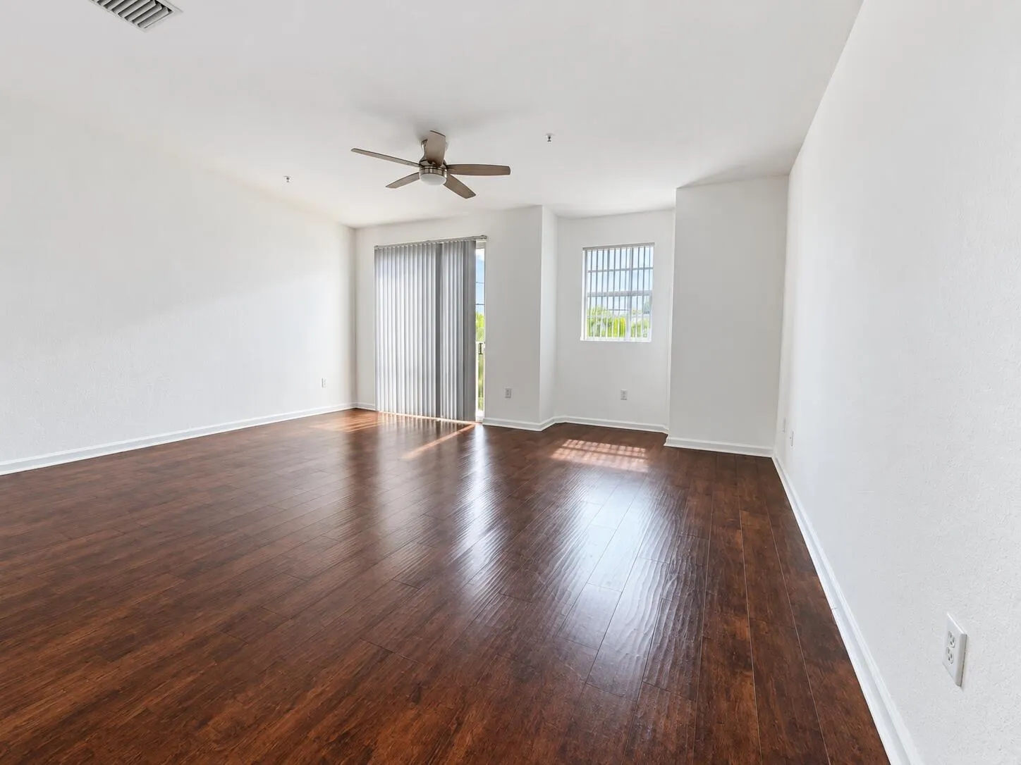 2725 NE 8TH Avenue #112