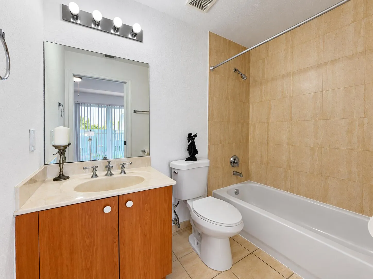 2725 NE 8TH Avenue #112