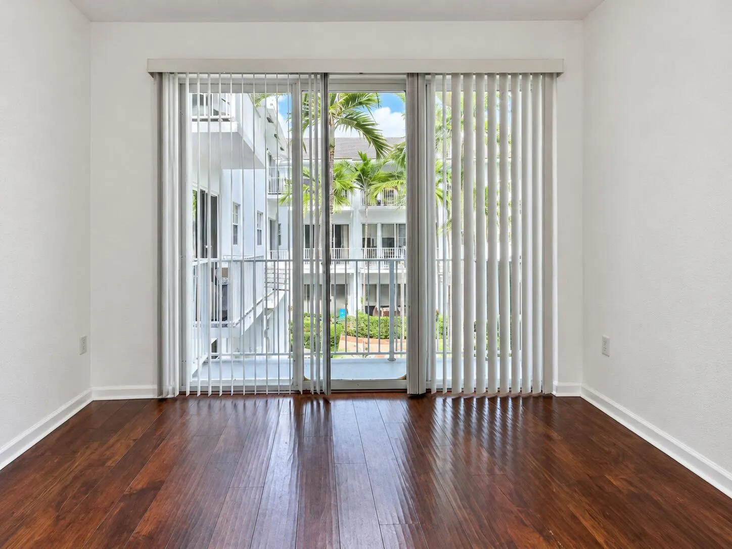 2725 NE 8TH Avenue #112