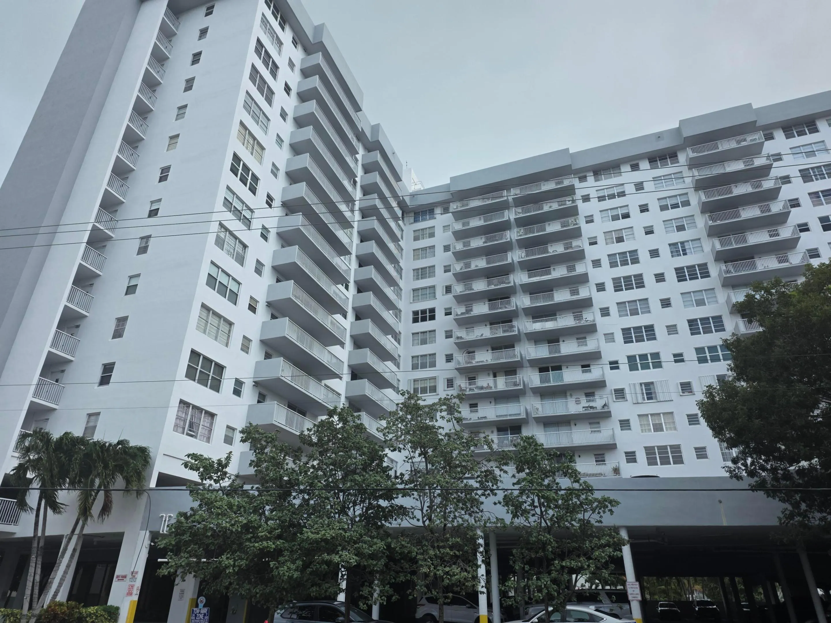 137 GOLDEN ISLES Drive #609