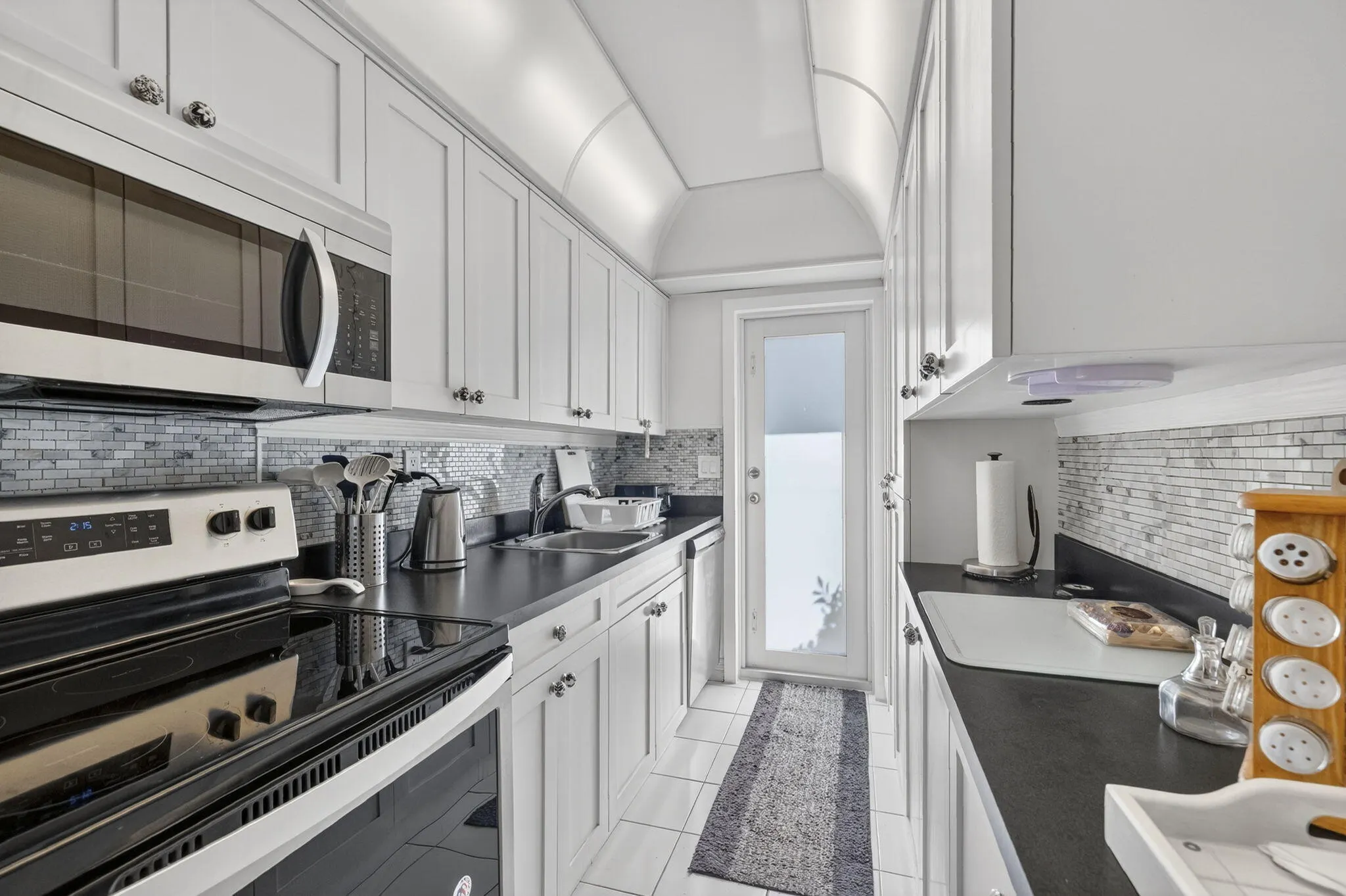 1221 HILLSBORO MILE #23A