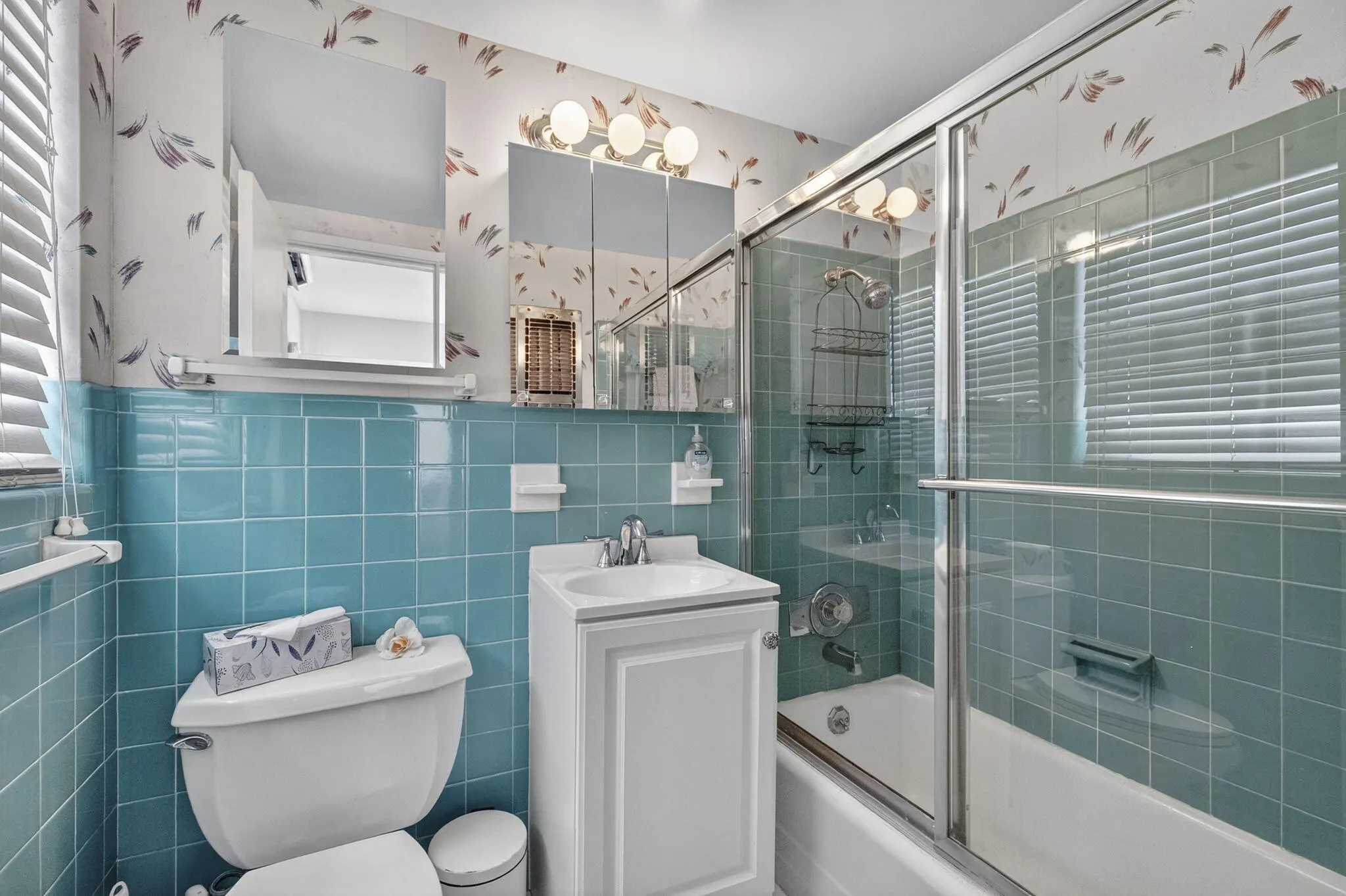 1221 HILLSBORO MILE #23A