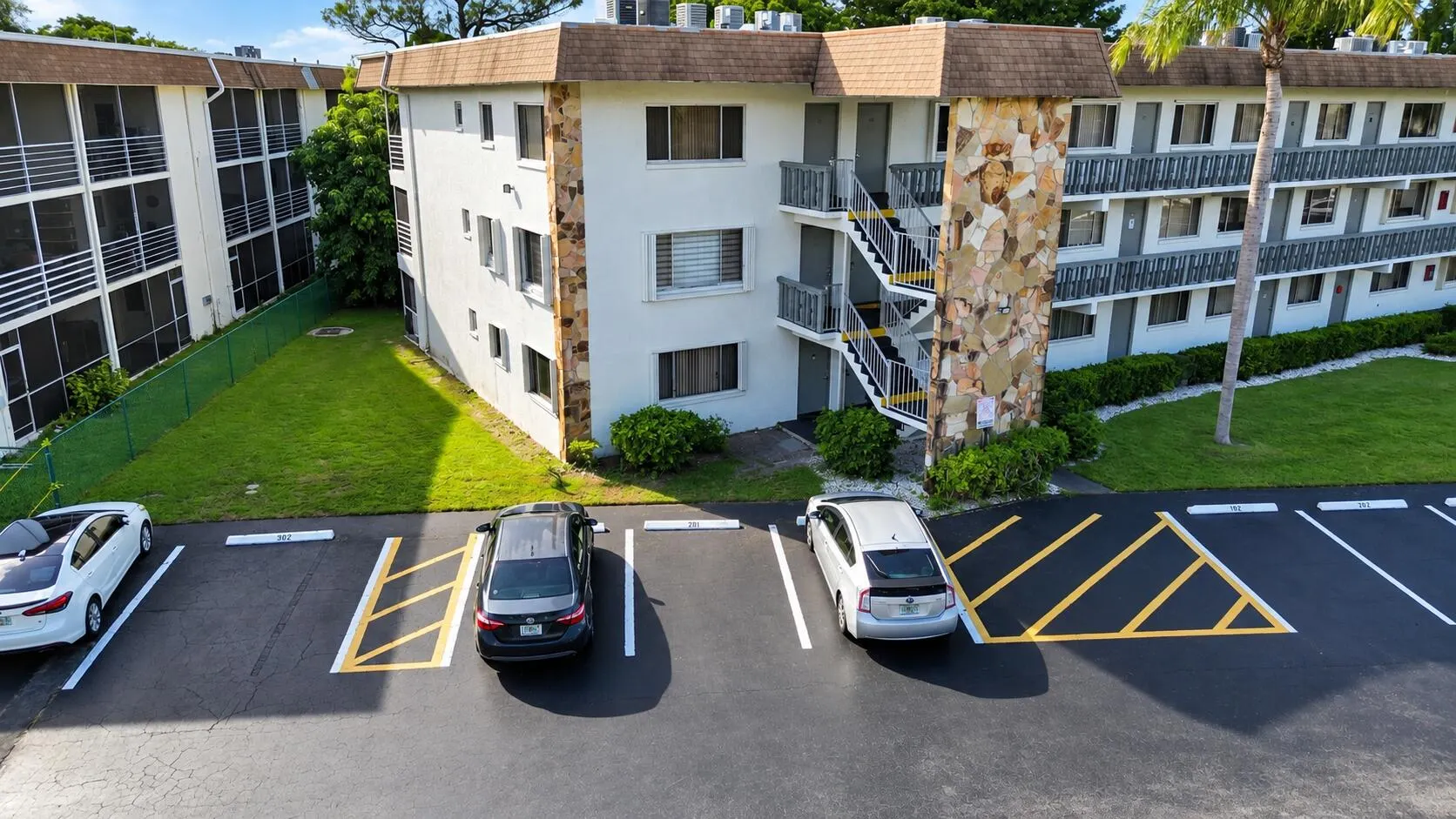 2000 SPRINGDALE Boulevard #201