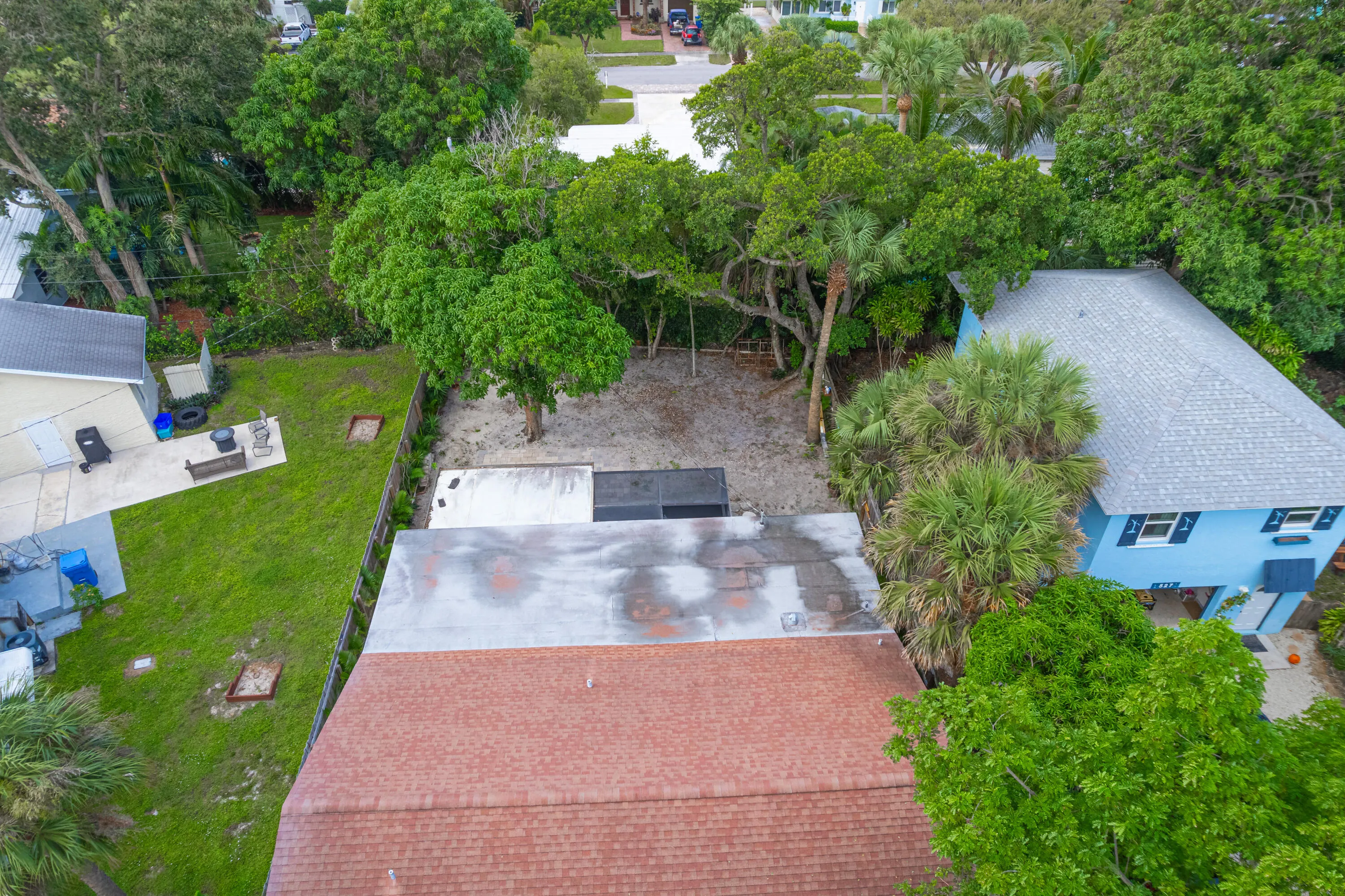 545 S LAKE Drive