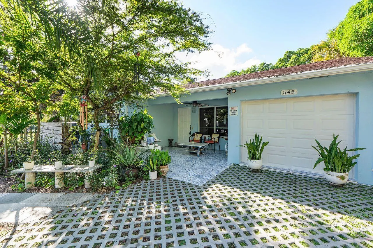 545 S LAKE Drive