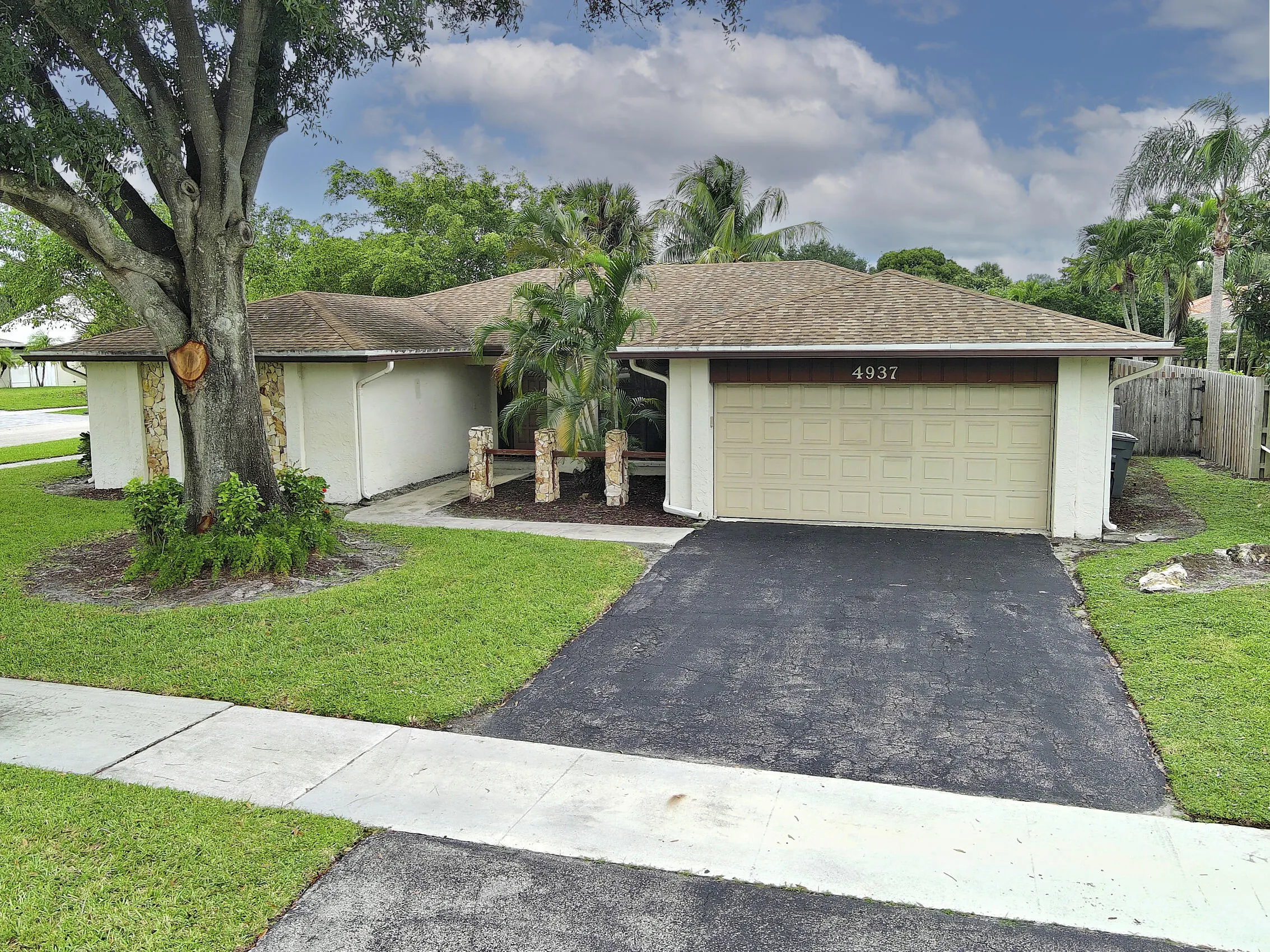 4937 Willow Drive