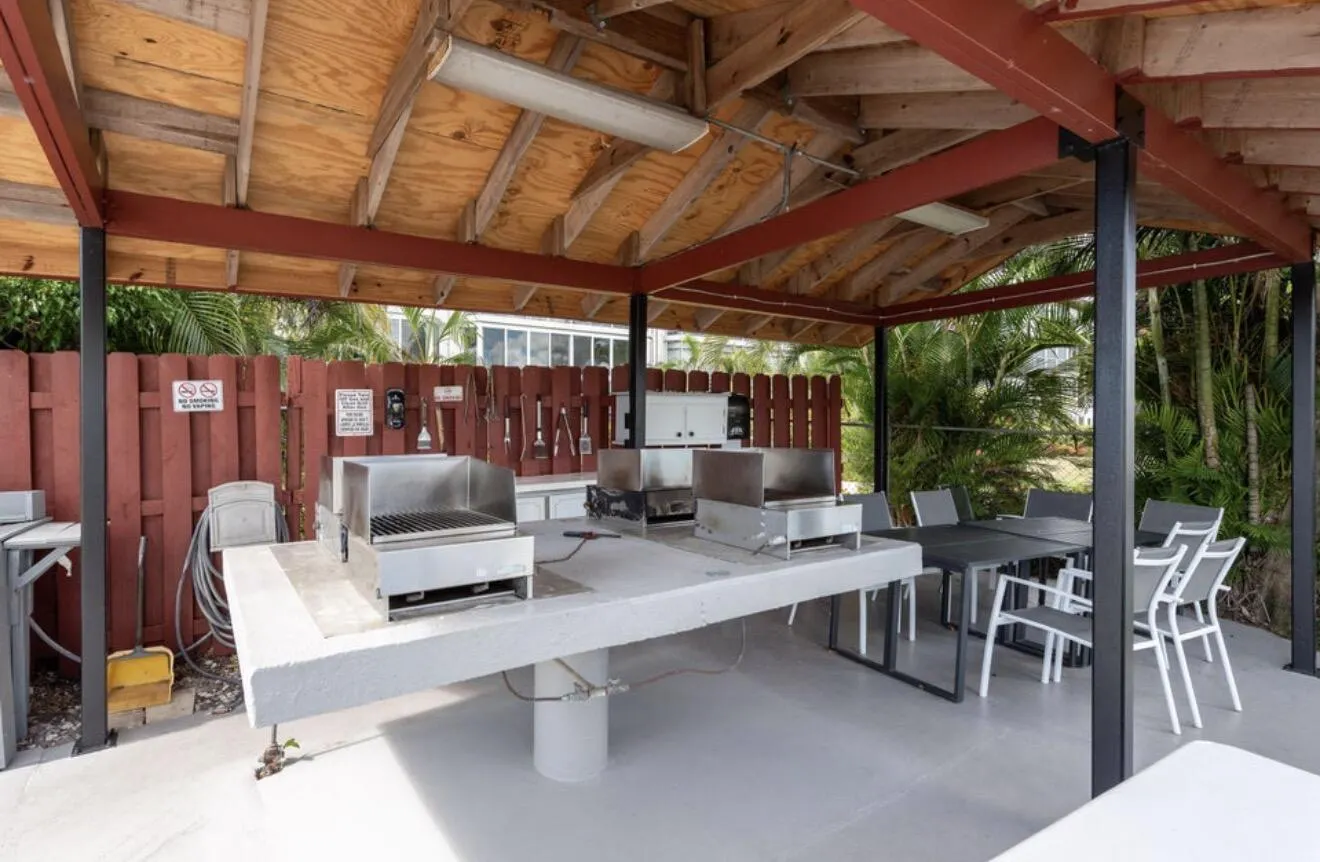 2855 GARDEN Drive S #306