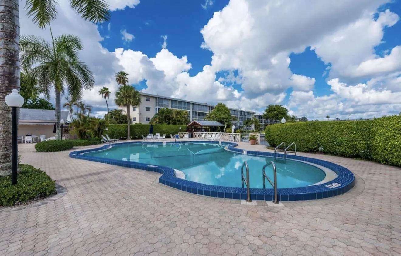 2855 GARDEN Drive S #306