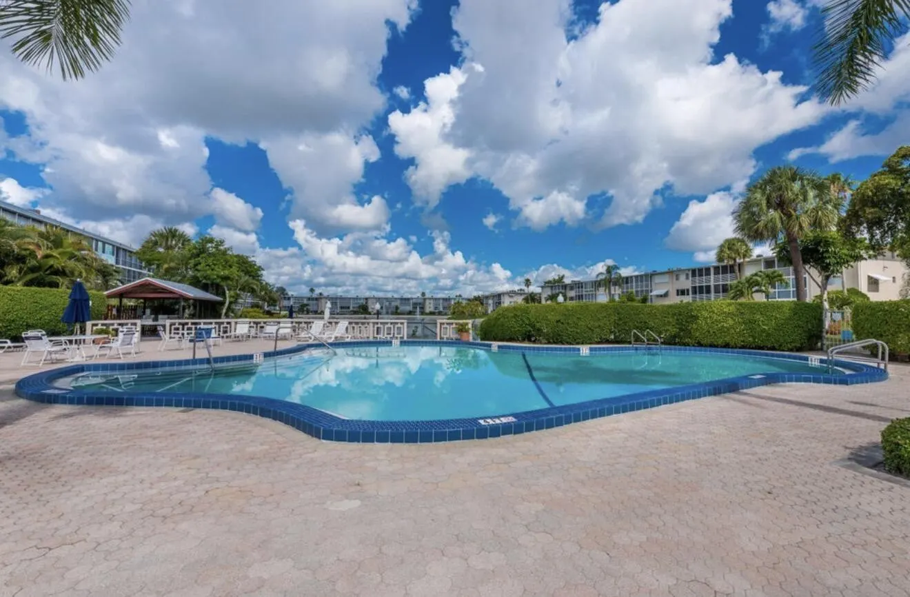 2855 GARDEN Drive S #306