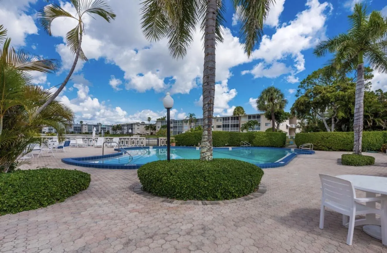 2855 GARDEN Drive S #306