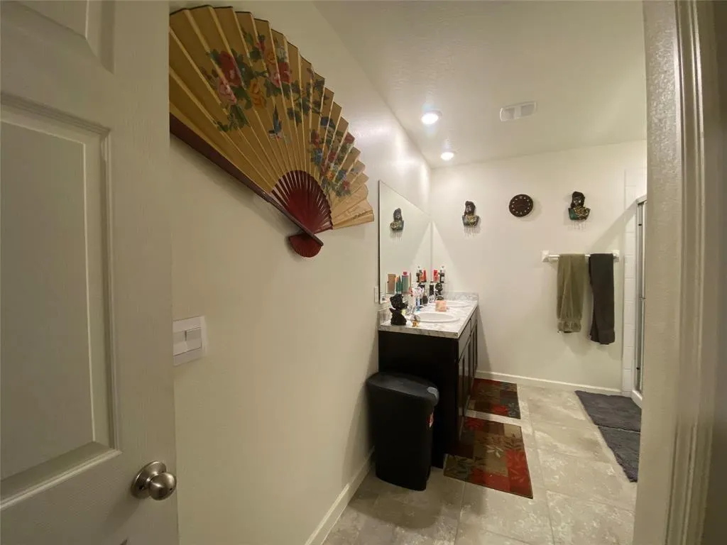 5604 AMUSEMENT Avenue