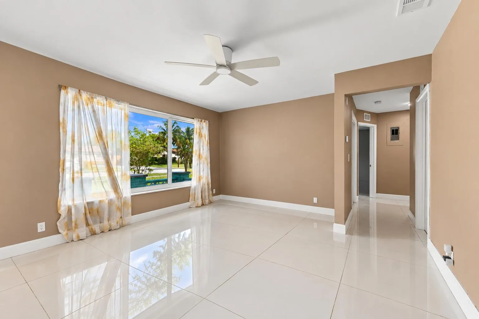 6812 OAKHILL Hill