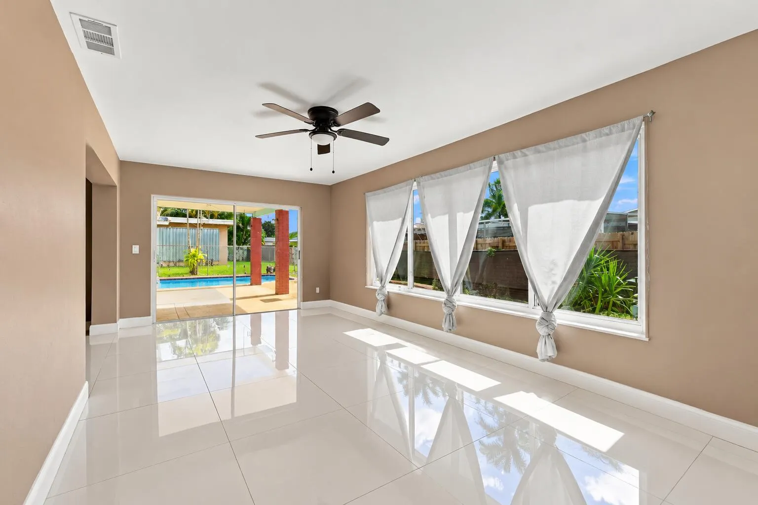 6812 OAKHILL Hill