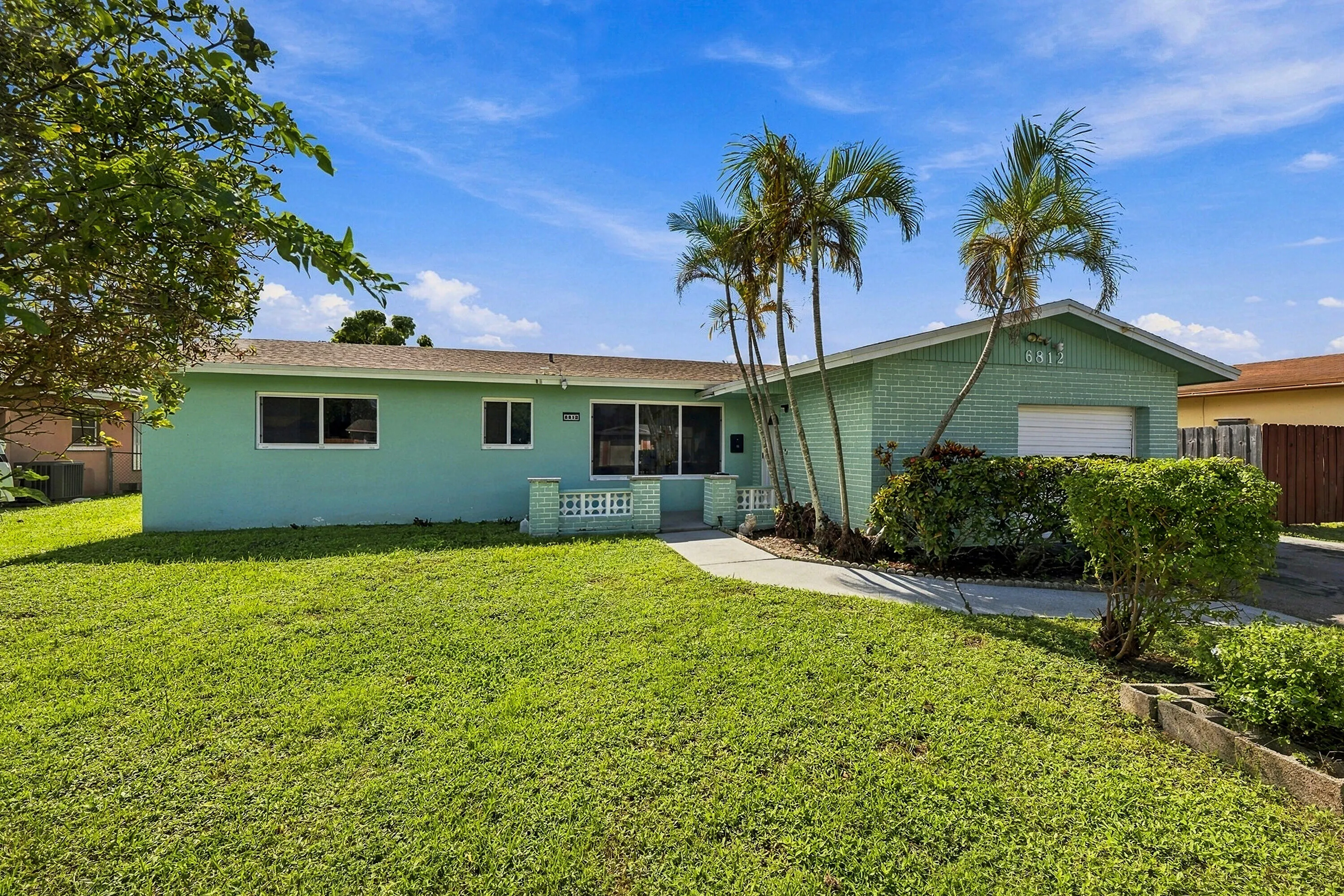 6812 OAKHILL Hill