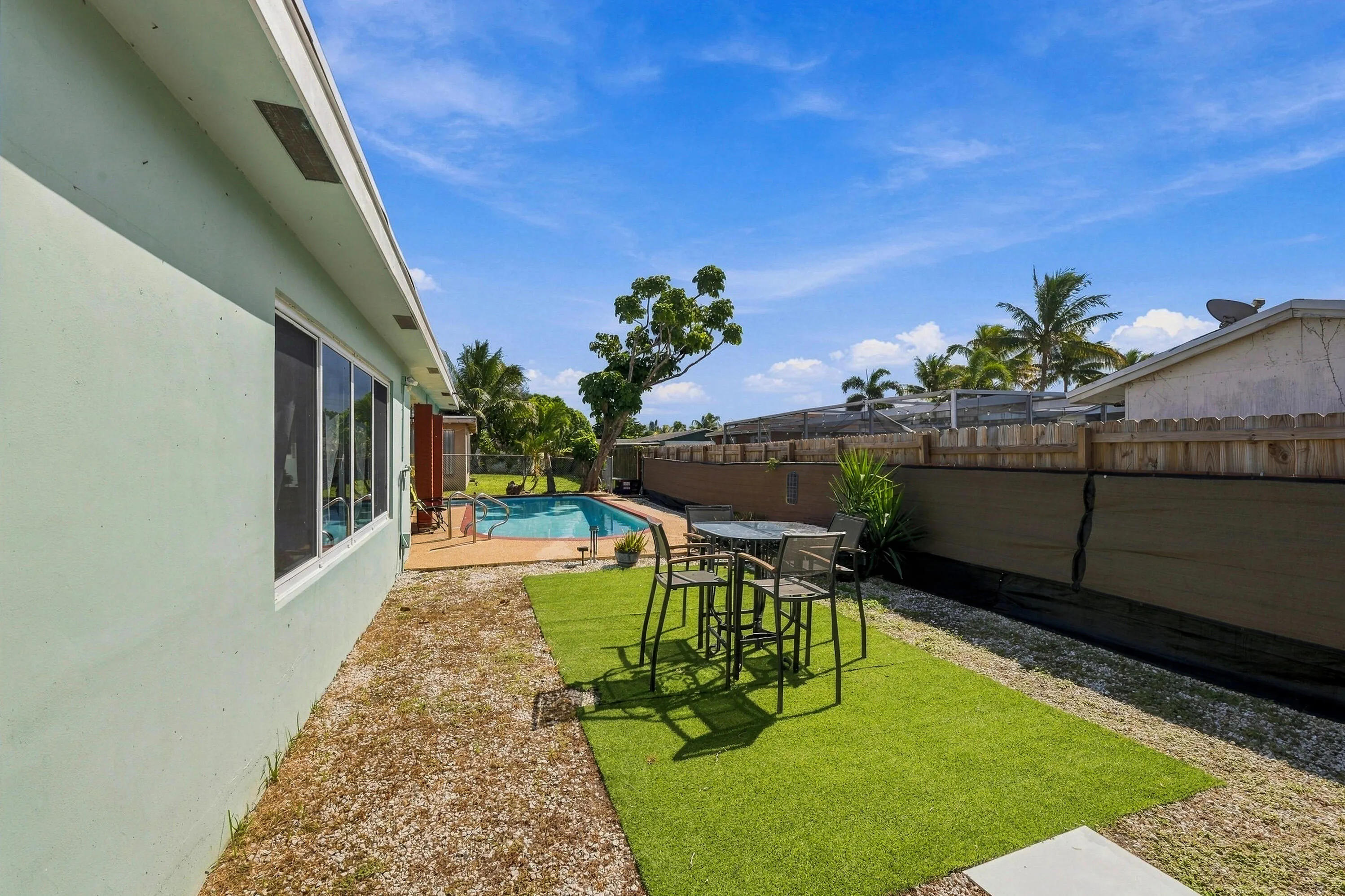 6812 OAKHILL Hill