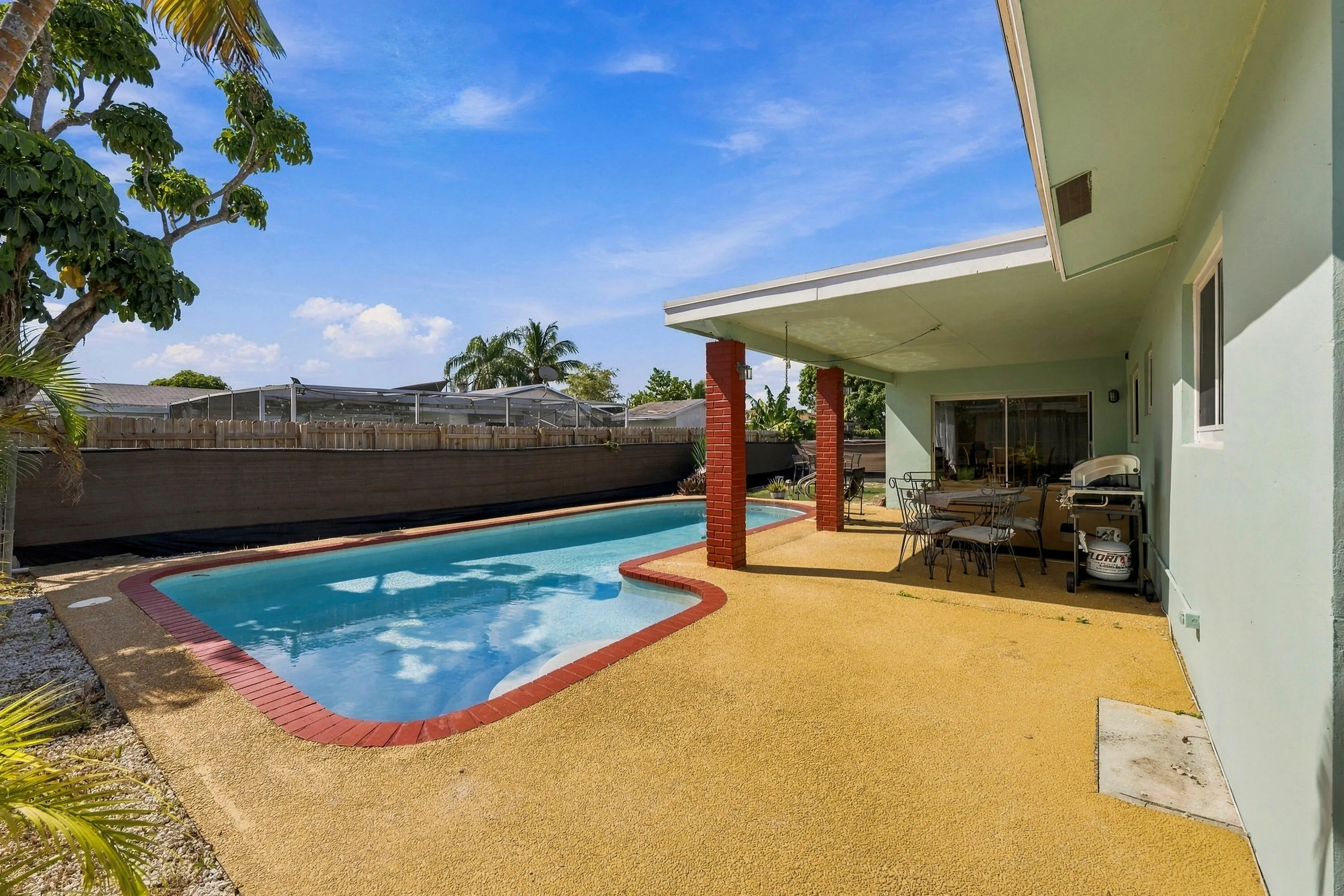 6812 OAKHILL Hill
