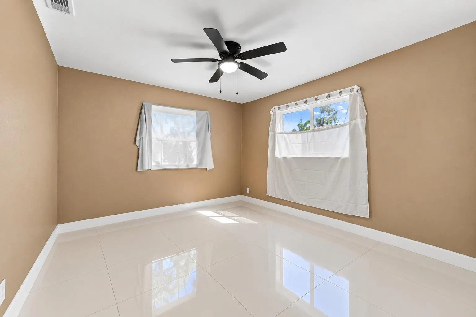 6812 OAKHILL Hill