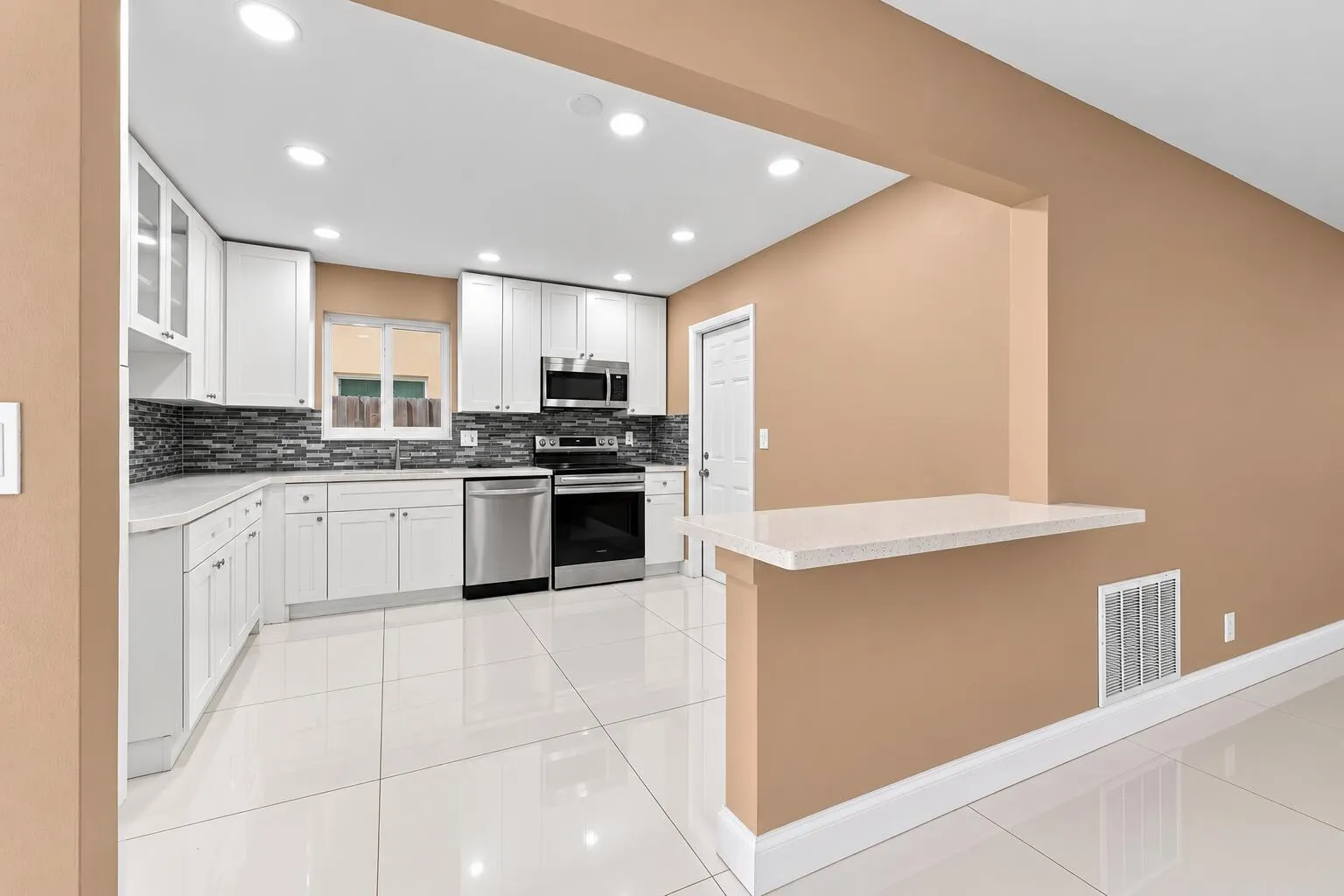 6812 OAKHILL Hill