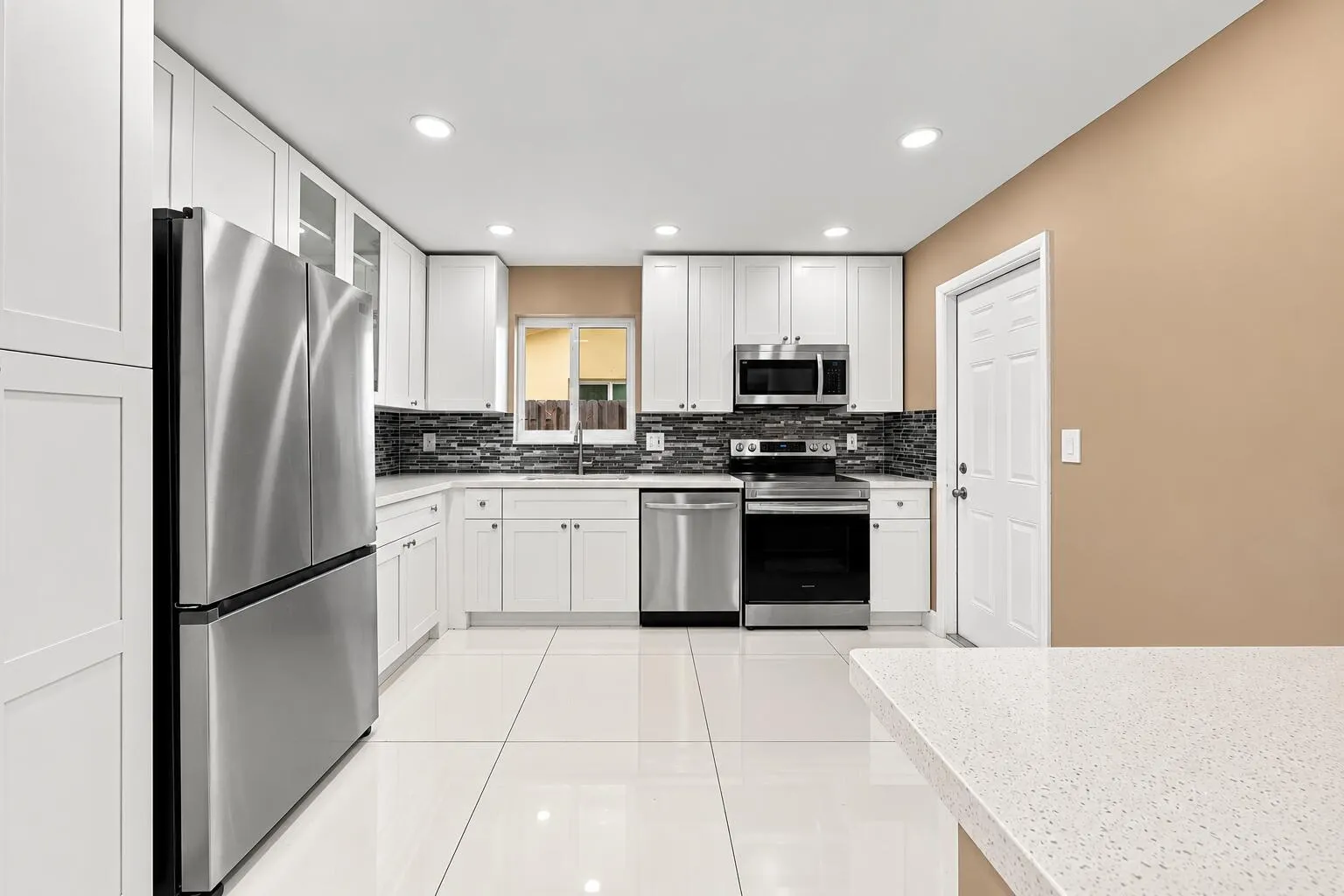 6812 OAKHILL Hill