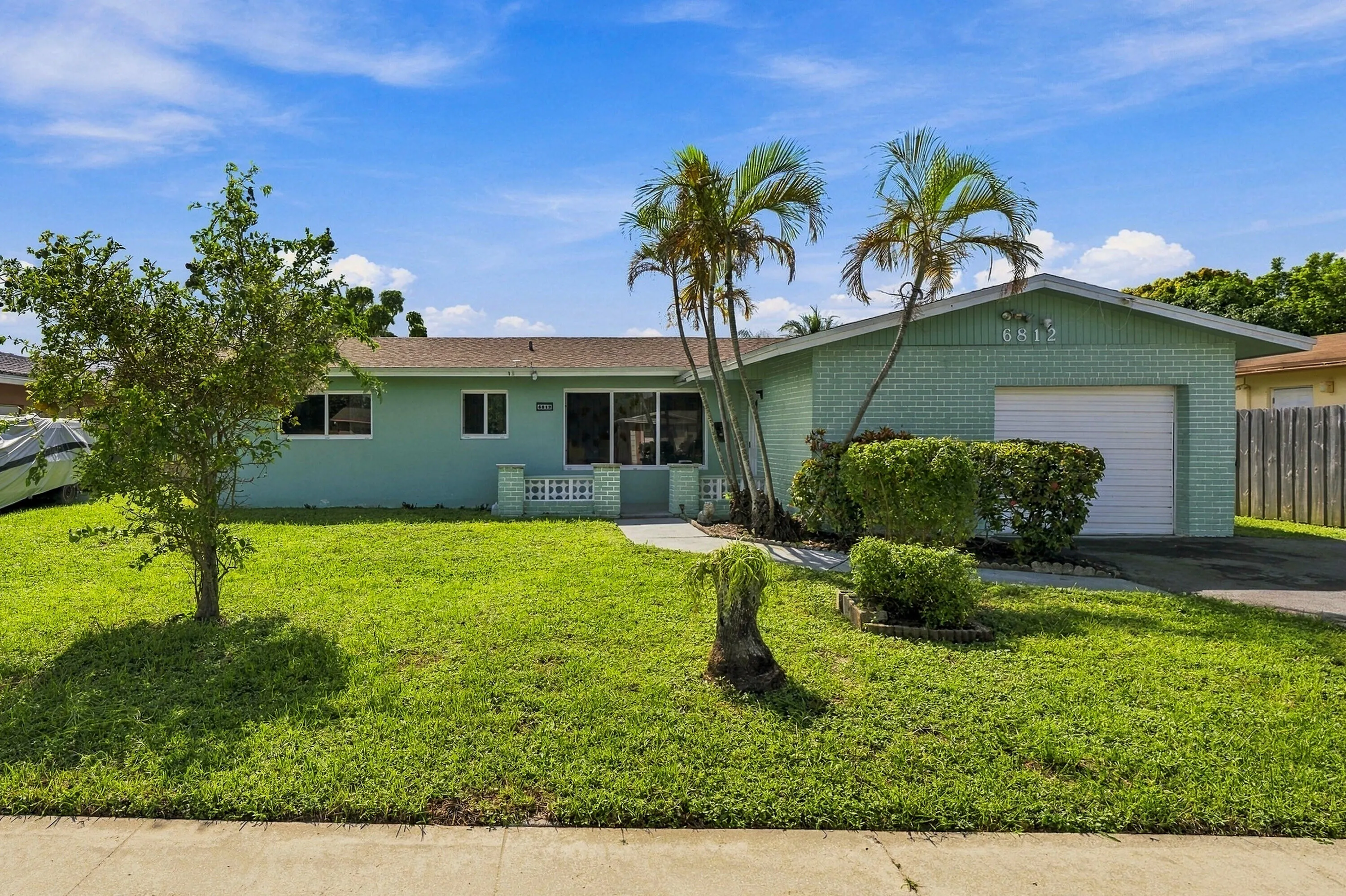 6812 OAKHILL Hill