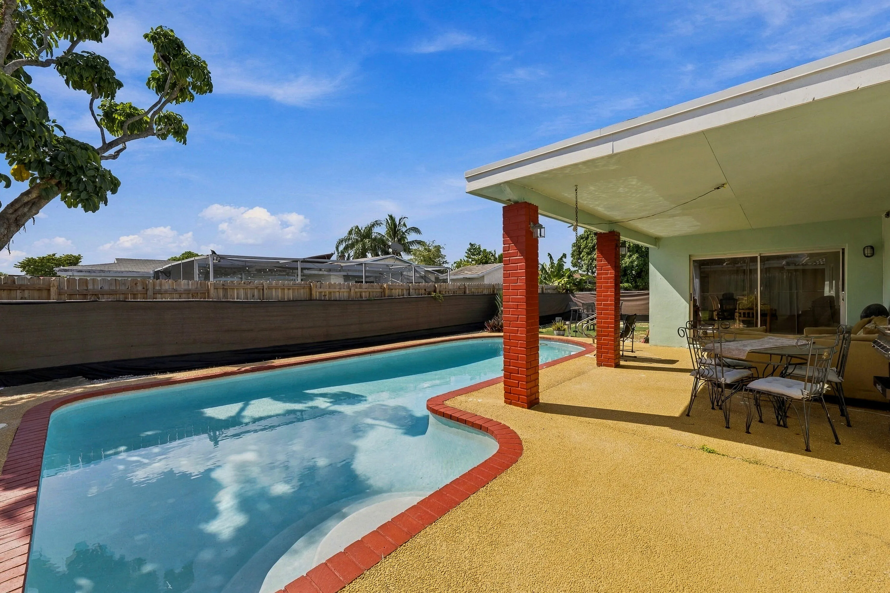 6812 OAKHILL Hill