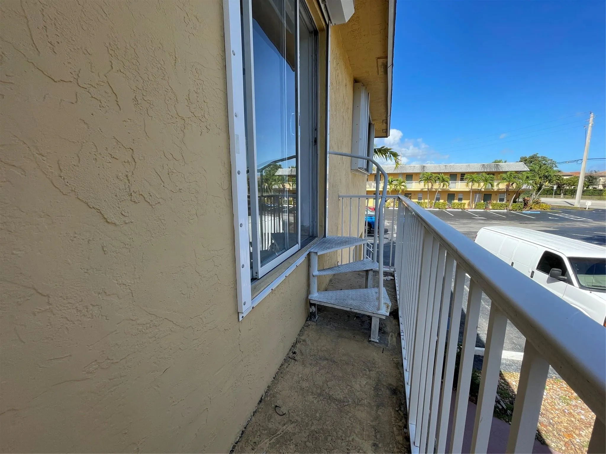 4071 N DIXIE Highway #20