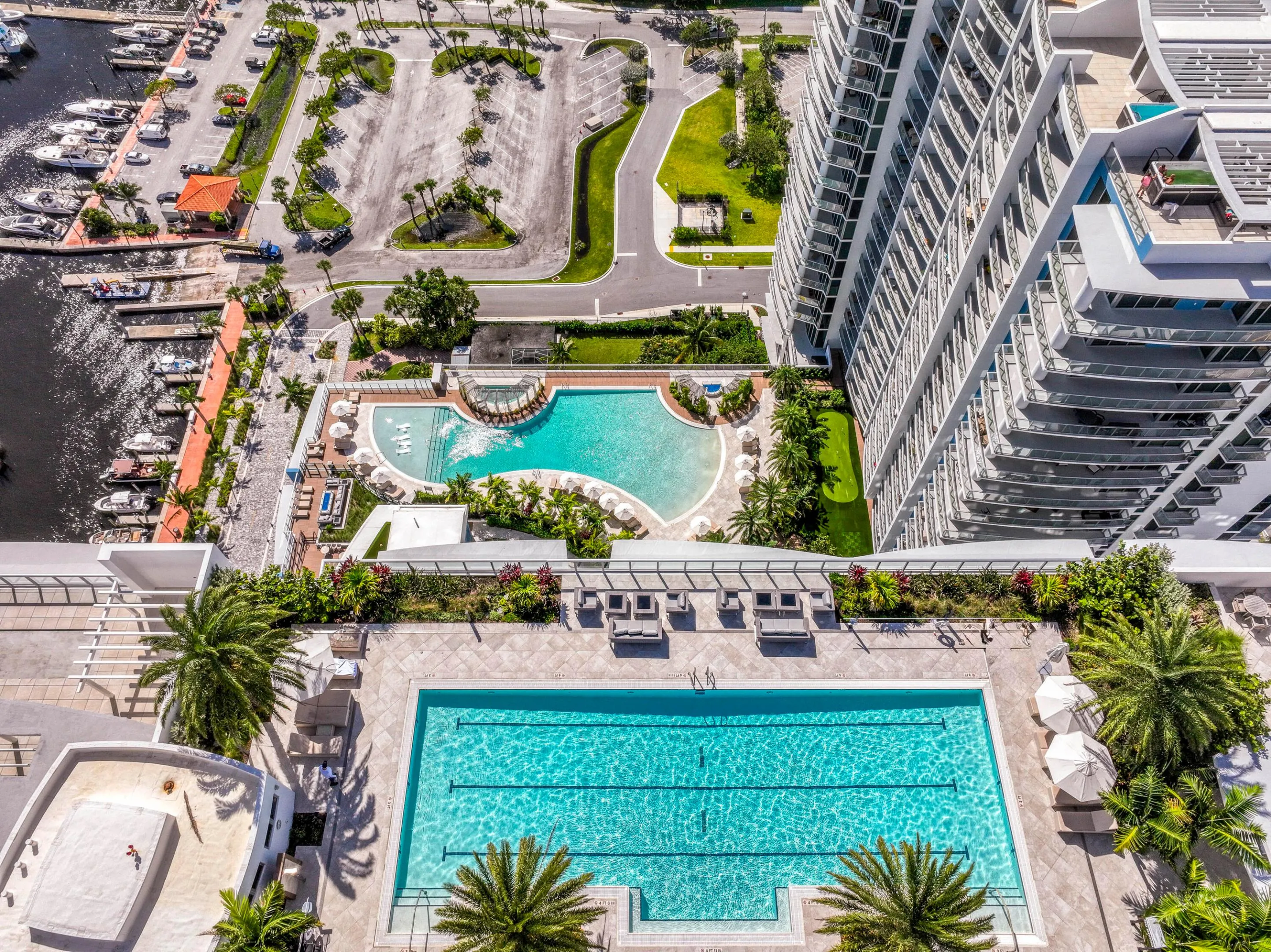 220 Lake Shore Drive #813
