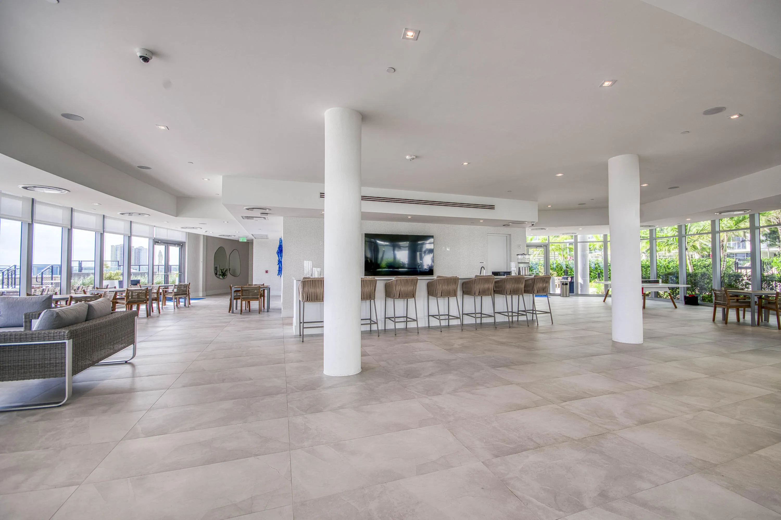220 Lake Shore Drive #813