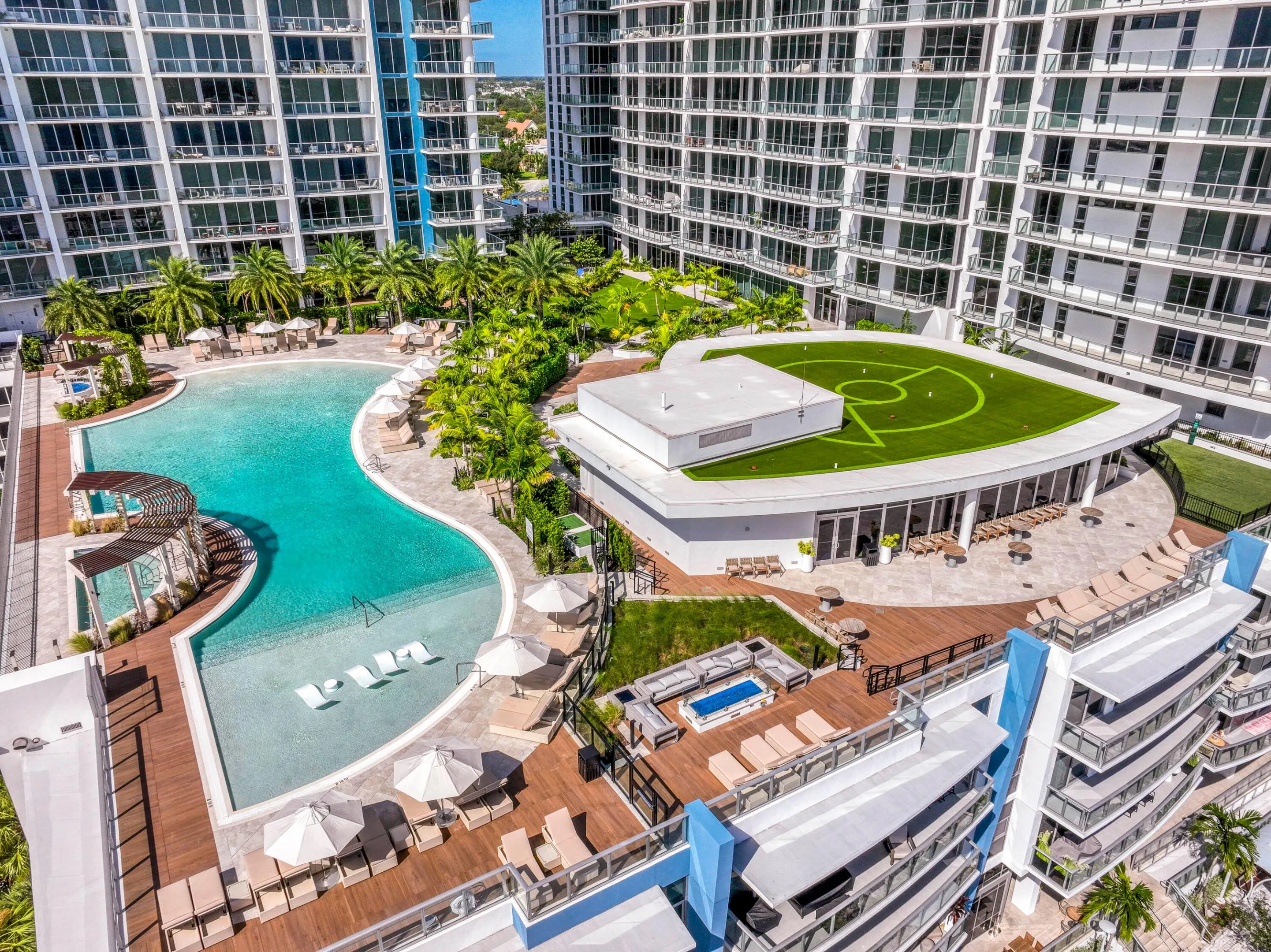 220 Lake Shore Drive #813