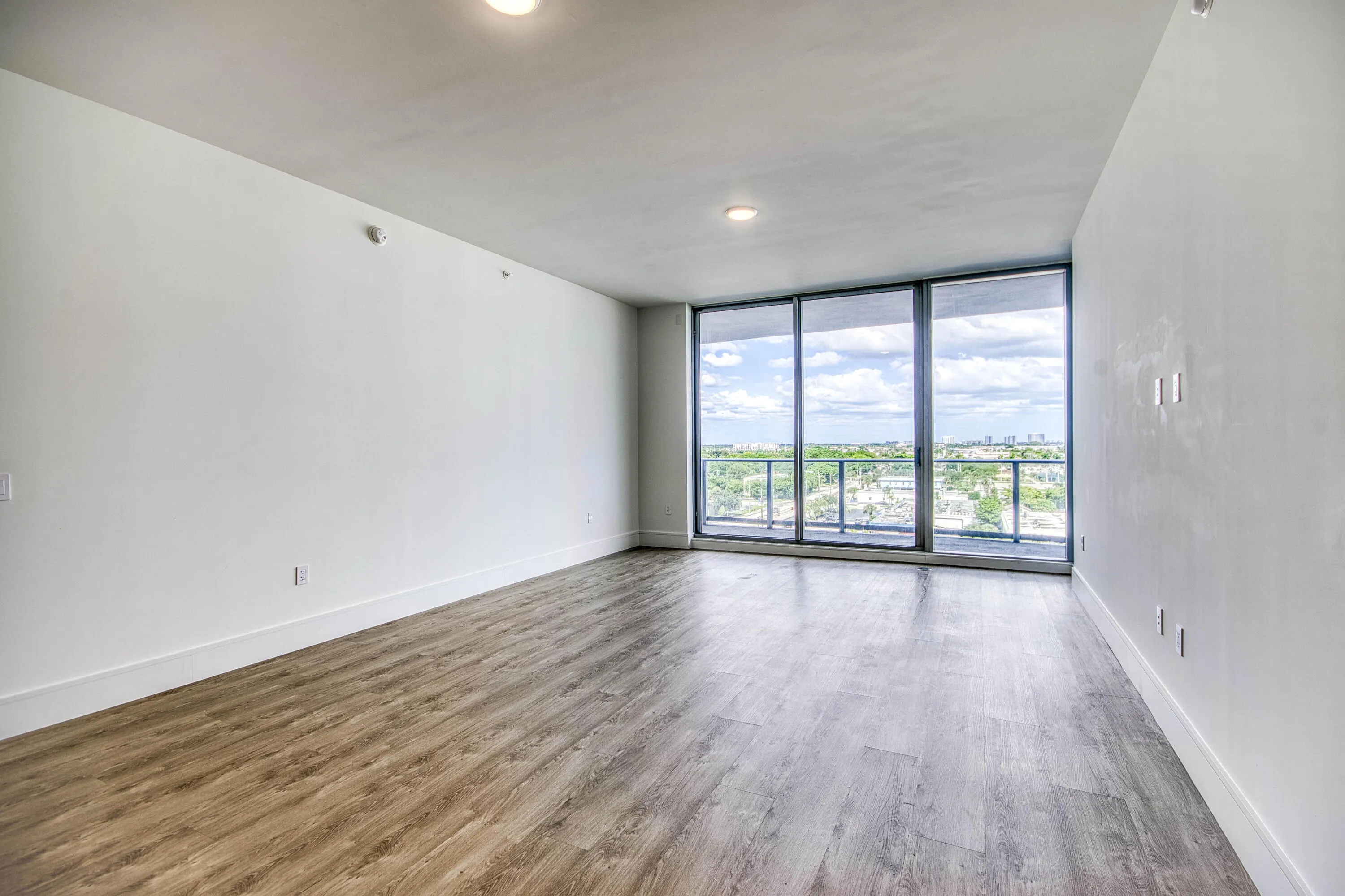 220 Lake Shore Drive #813
