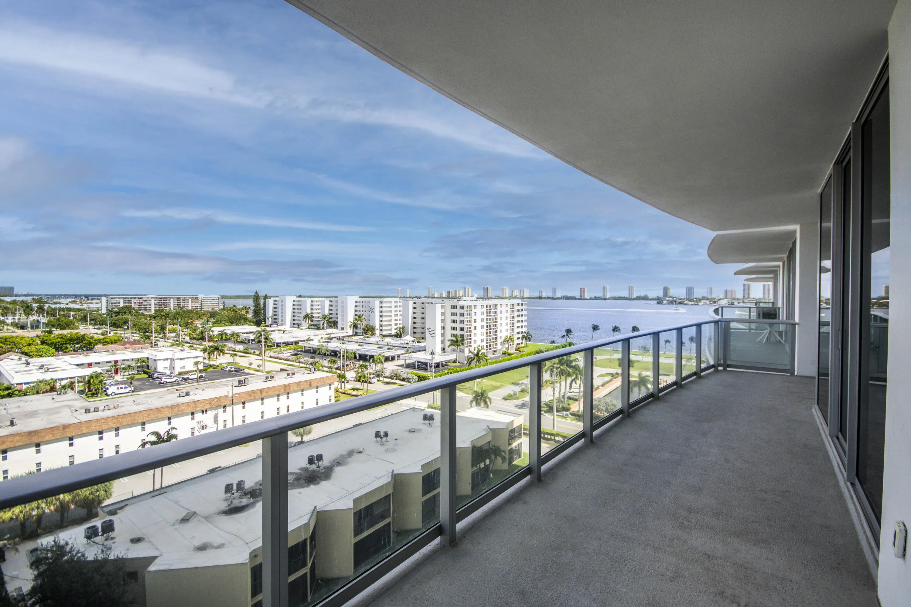220 Lake Shore Drive #813