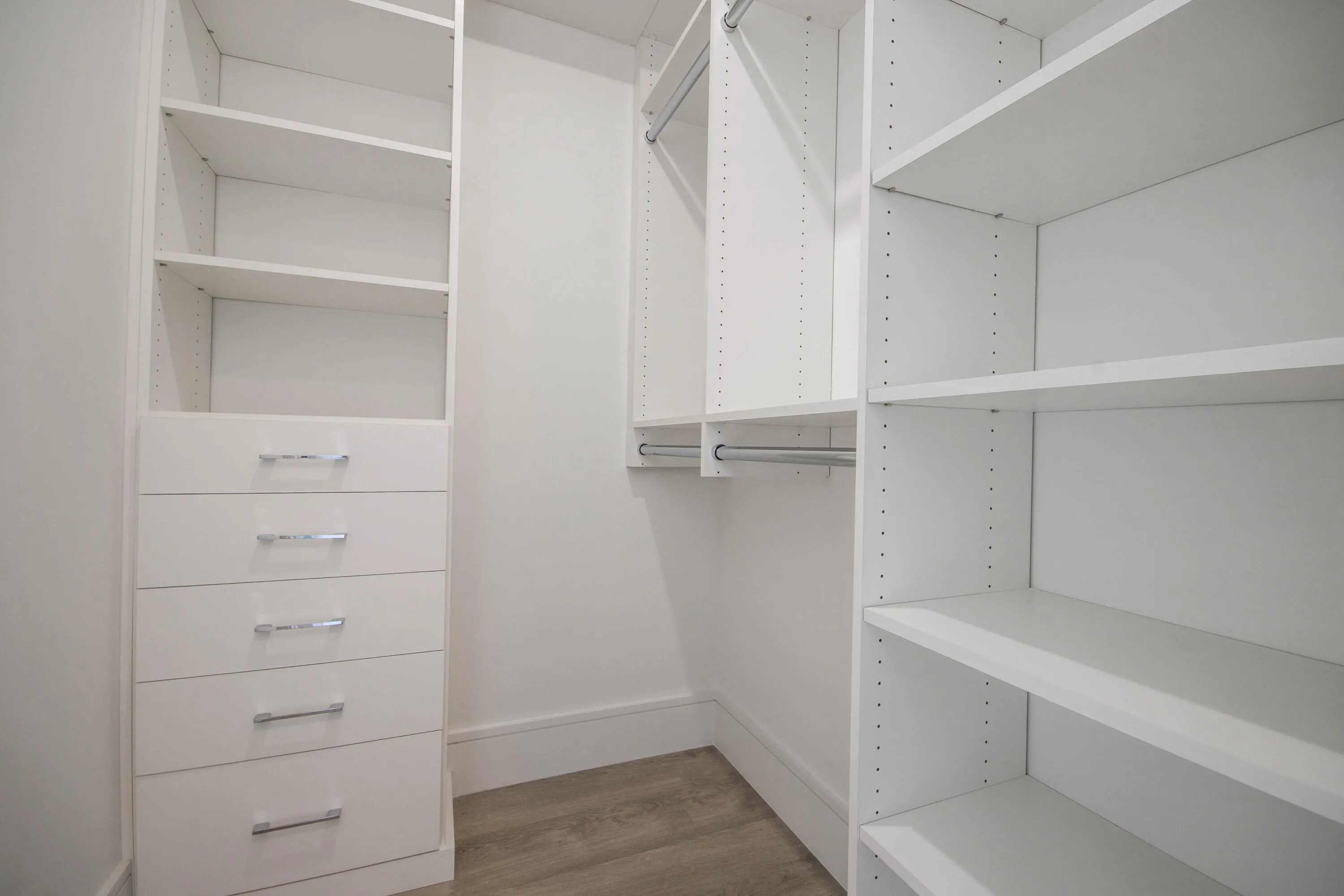 220 Lake Shore Drive #813