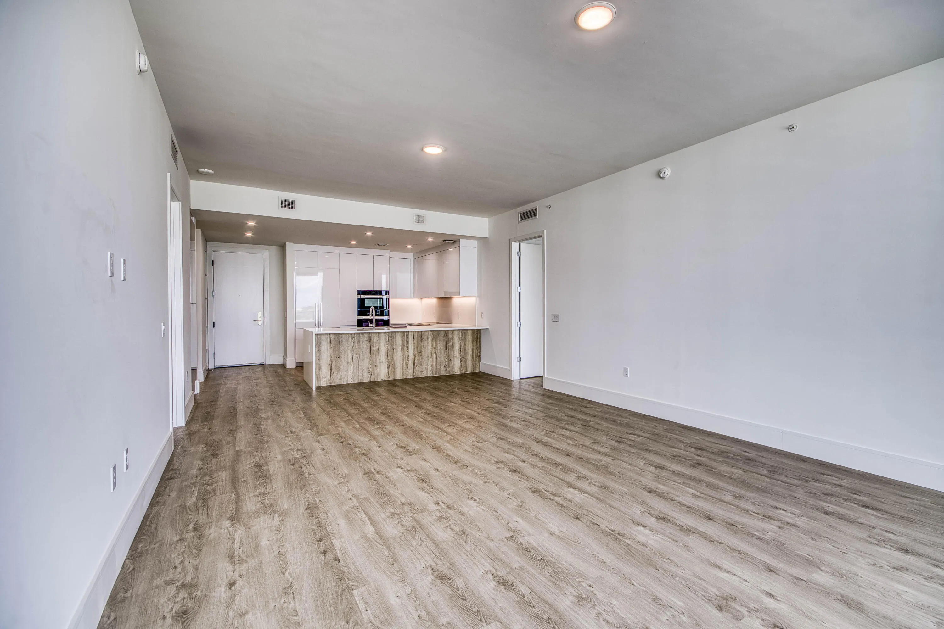220 Lake Shore Drive #813