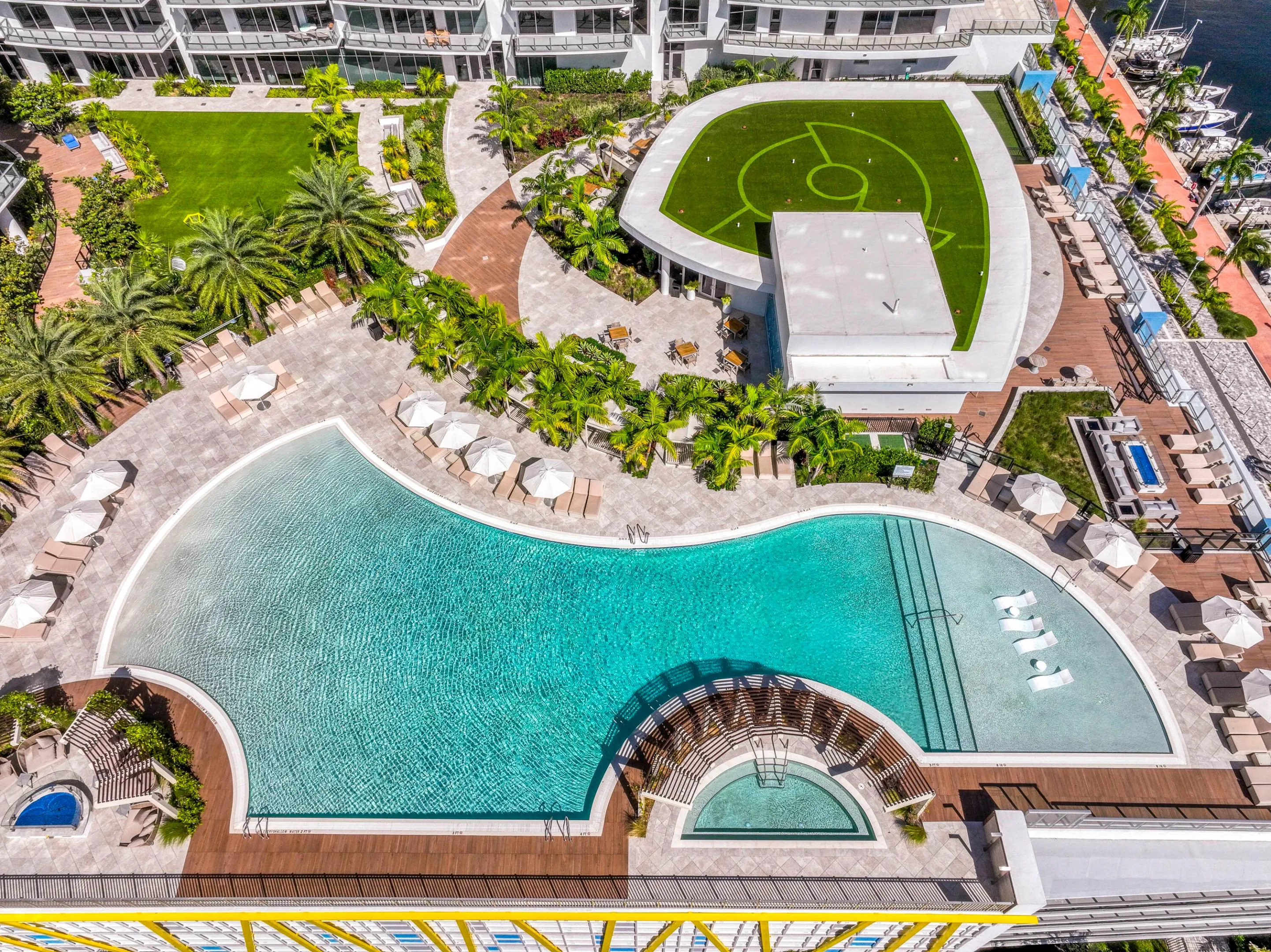 220 Lake Shore Drive #813