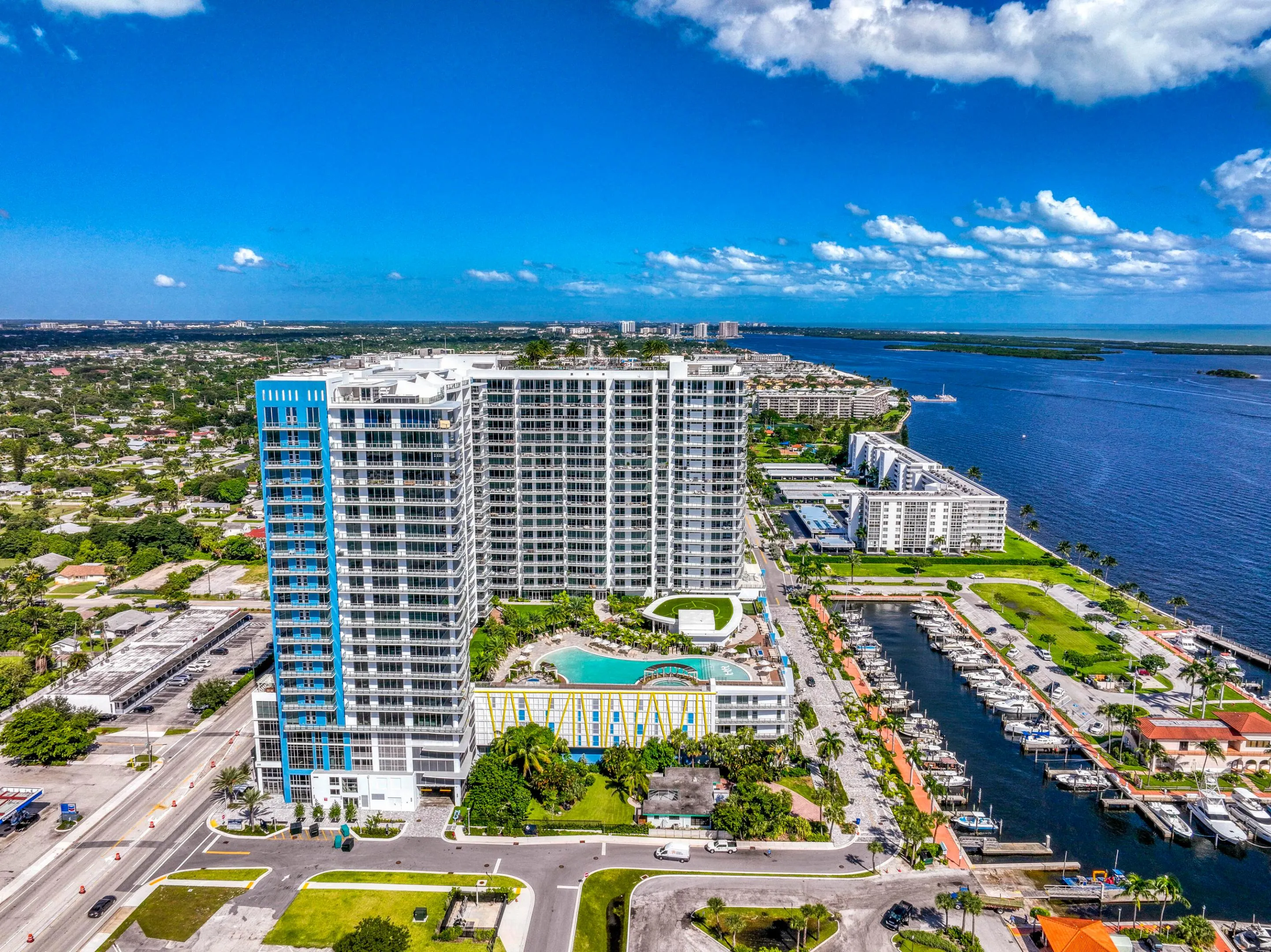 220 Lake Shore Drive #813