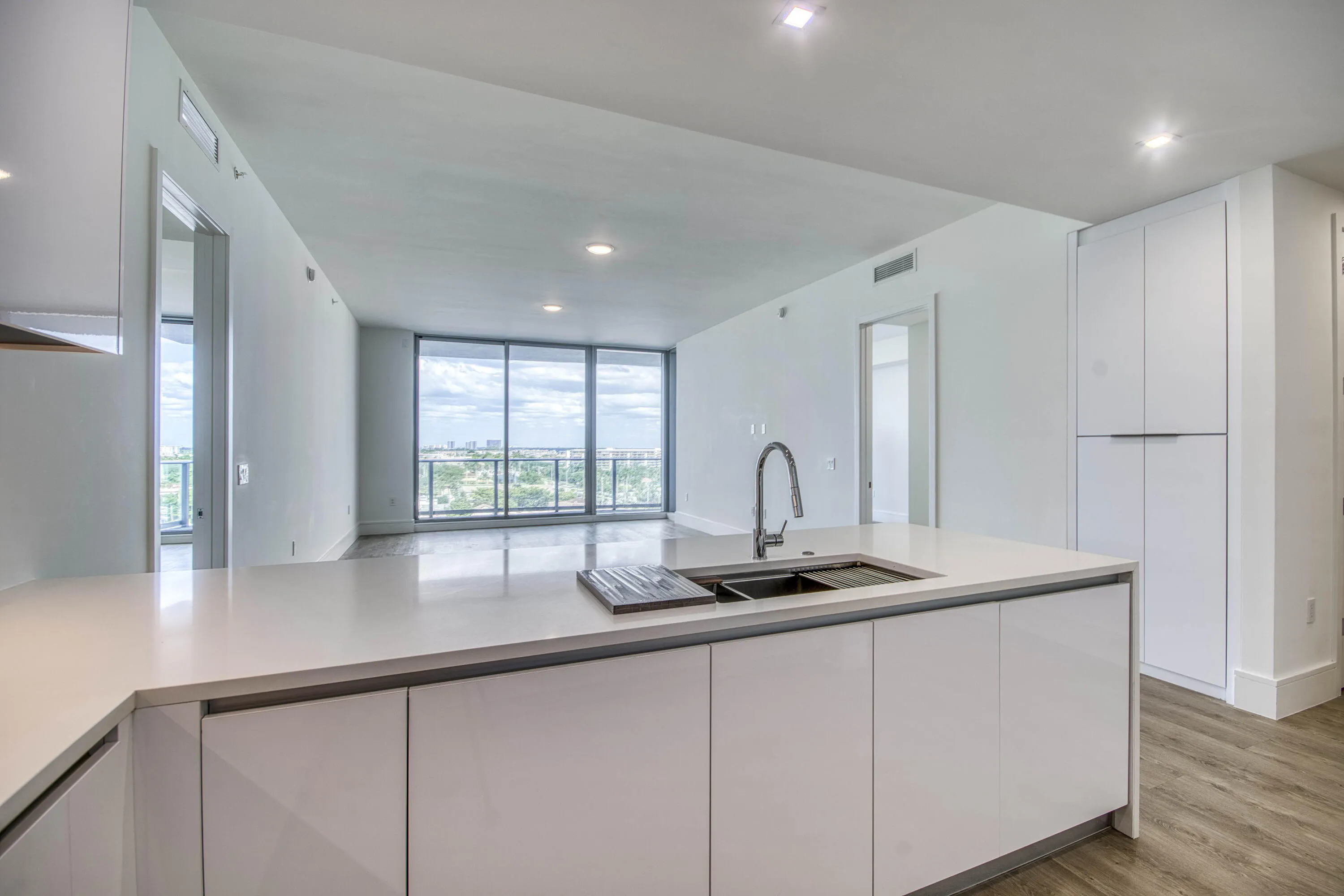 220 Lake Shore Drive #813