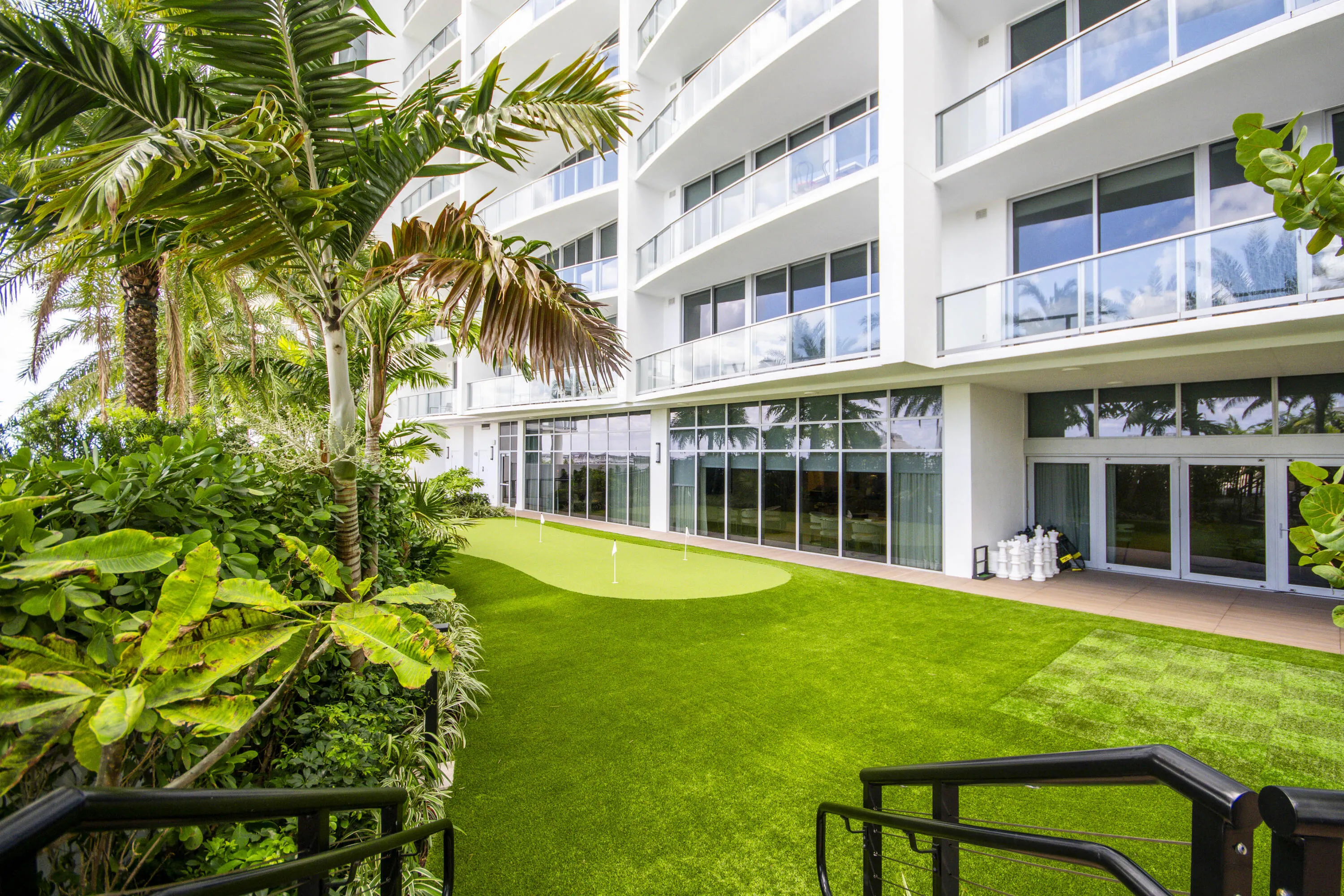 220 Lake Shore Drive #813