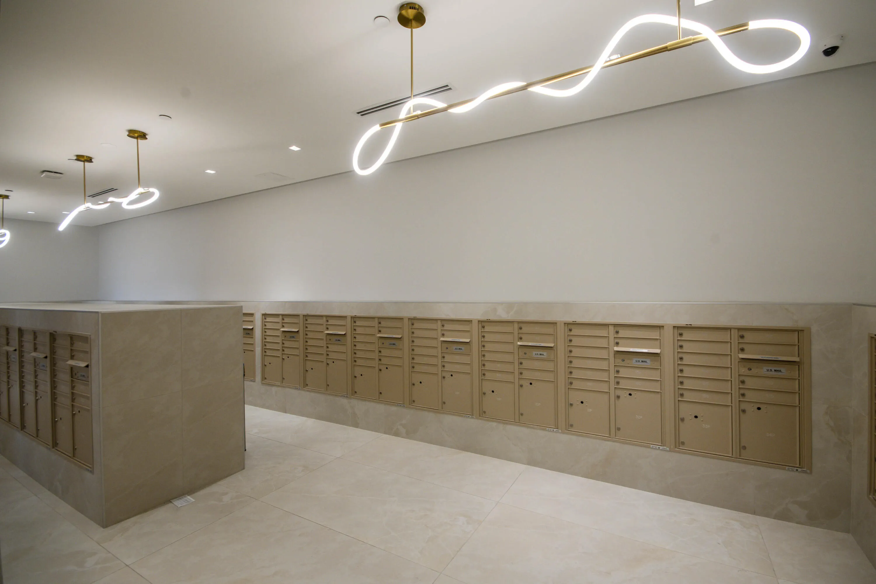 220 Lake Shore Drive #813